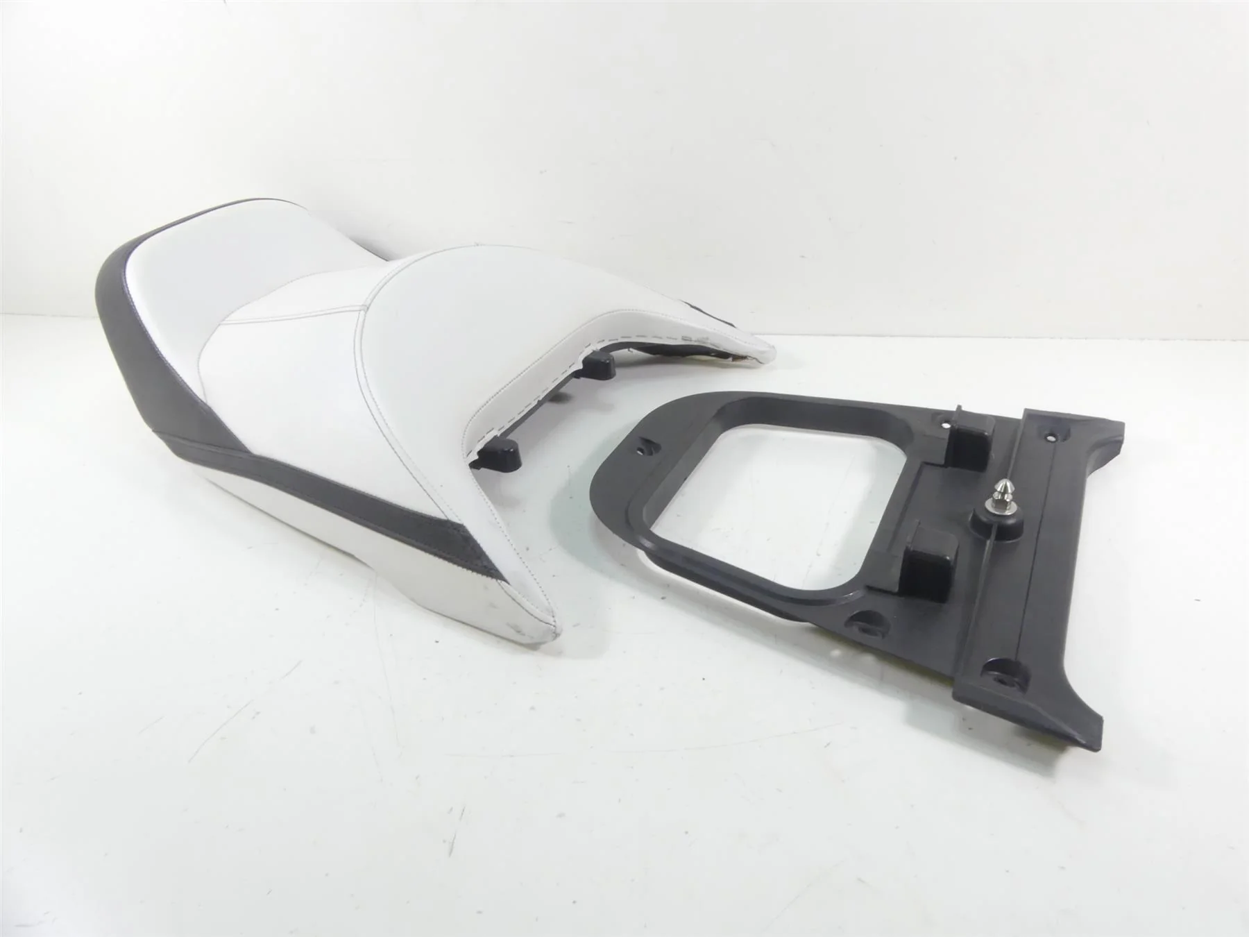 2017 Yamaha Waverunner VX Limited Rear Passenger Seat Saddle F2X-U372A-80-00 - Image 2