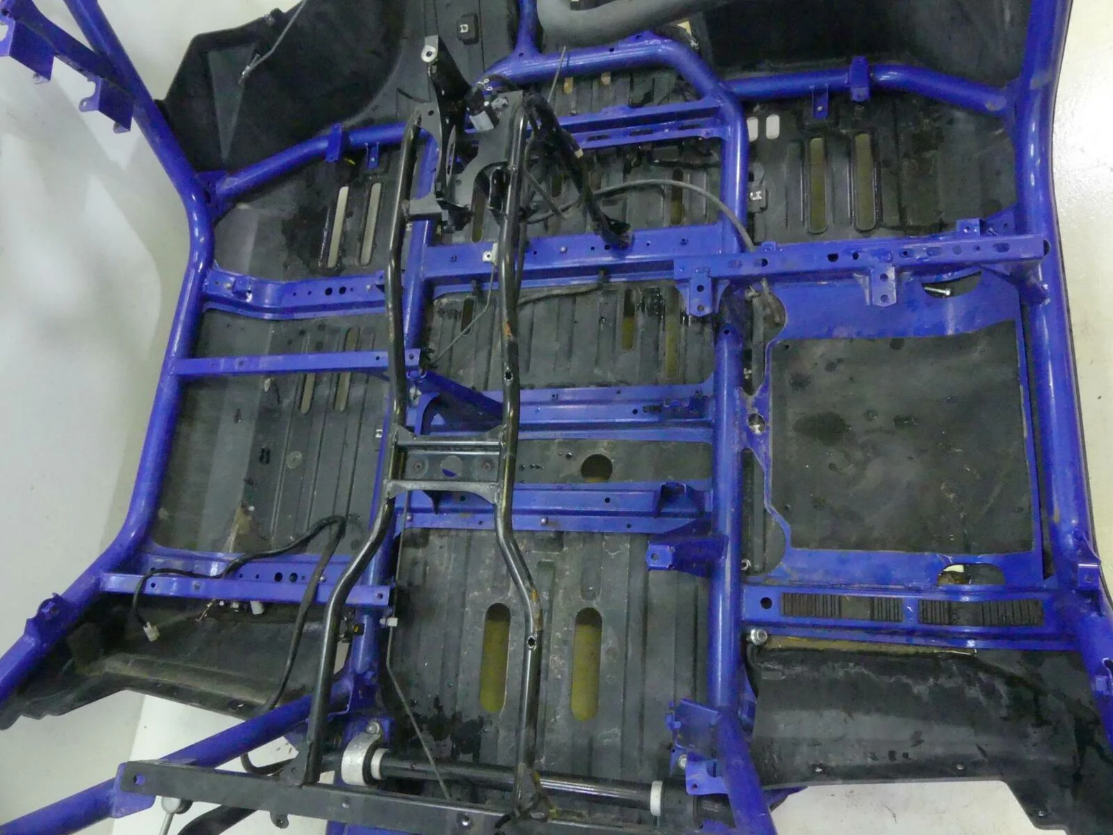 2017 Yamaha YXZ1000R EPS SS Bent Main Frame Slvg + Doors & Bed 2HC-F1110-21-00 - Image 6
