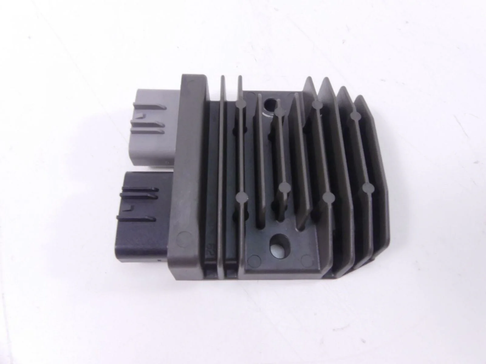 2017 Yamaha YXZ1000R EPS SS Rectifier Voltage Regulator 1D7-81960-01-00 - Image 3