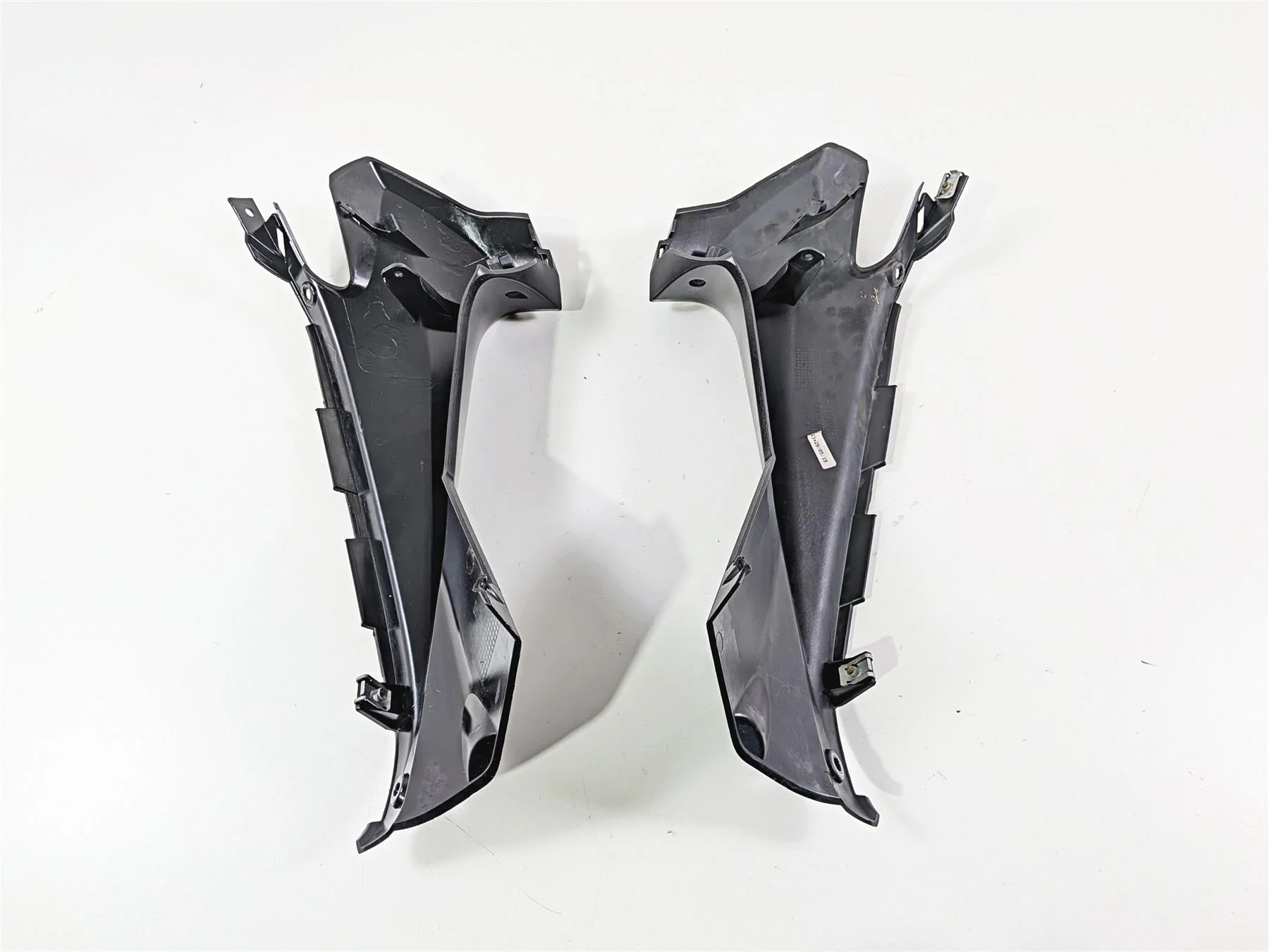 2018 Aprilia RSV4 RR Air Intake Cover Fairing Set 2B001541000XN6 2B001540000XN6 - Image 6