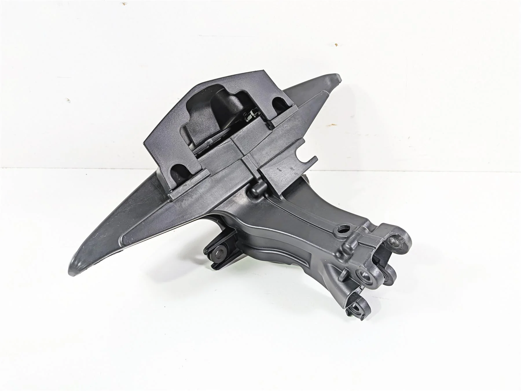 2018 Aprilia RSV4 RR Front Stay Bracket Holder Mount L 2B001562 R 2B002001