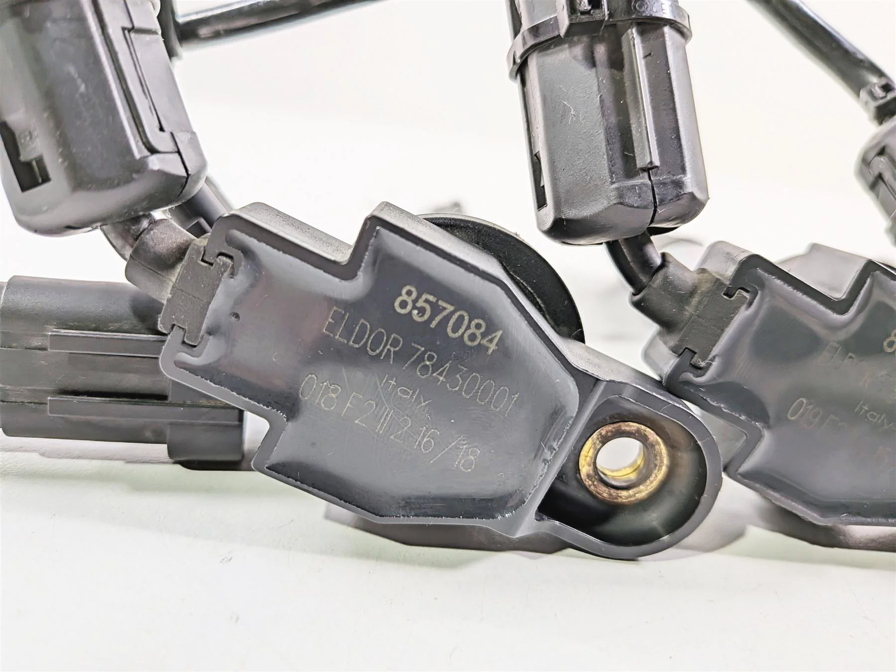 2018 Aprilia RSV4 RR Ignition Coils Stick Coil Set 857084 857501 - Image 10