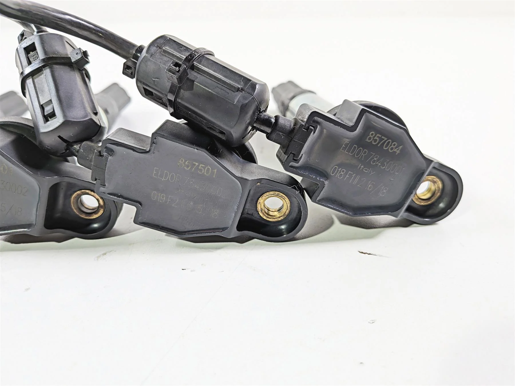 2018 Aprilia RSV4 RR Ignition Coils Stick Coil Set 857084 857501 - Image 9