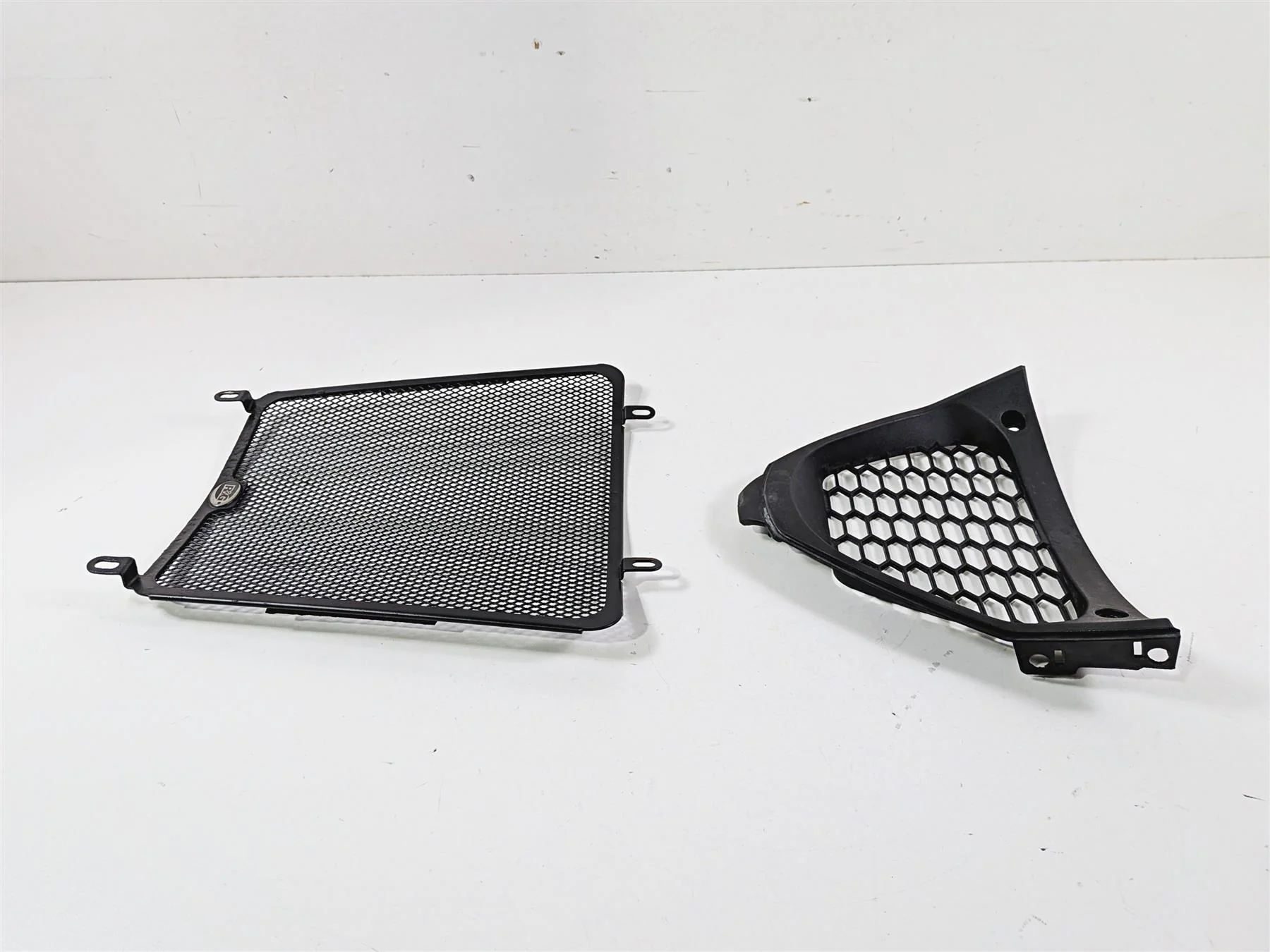 2018 Aprilia RSV4 RR R&G Radiator Grille Guard + Oem Pillar 858827 - Image 5