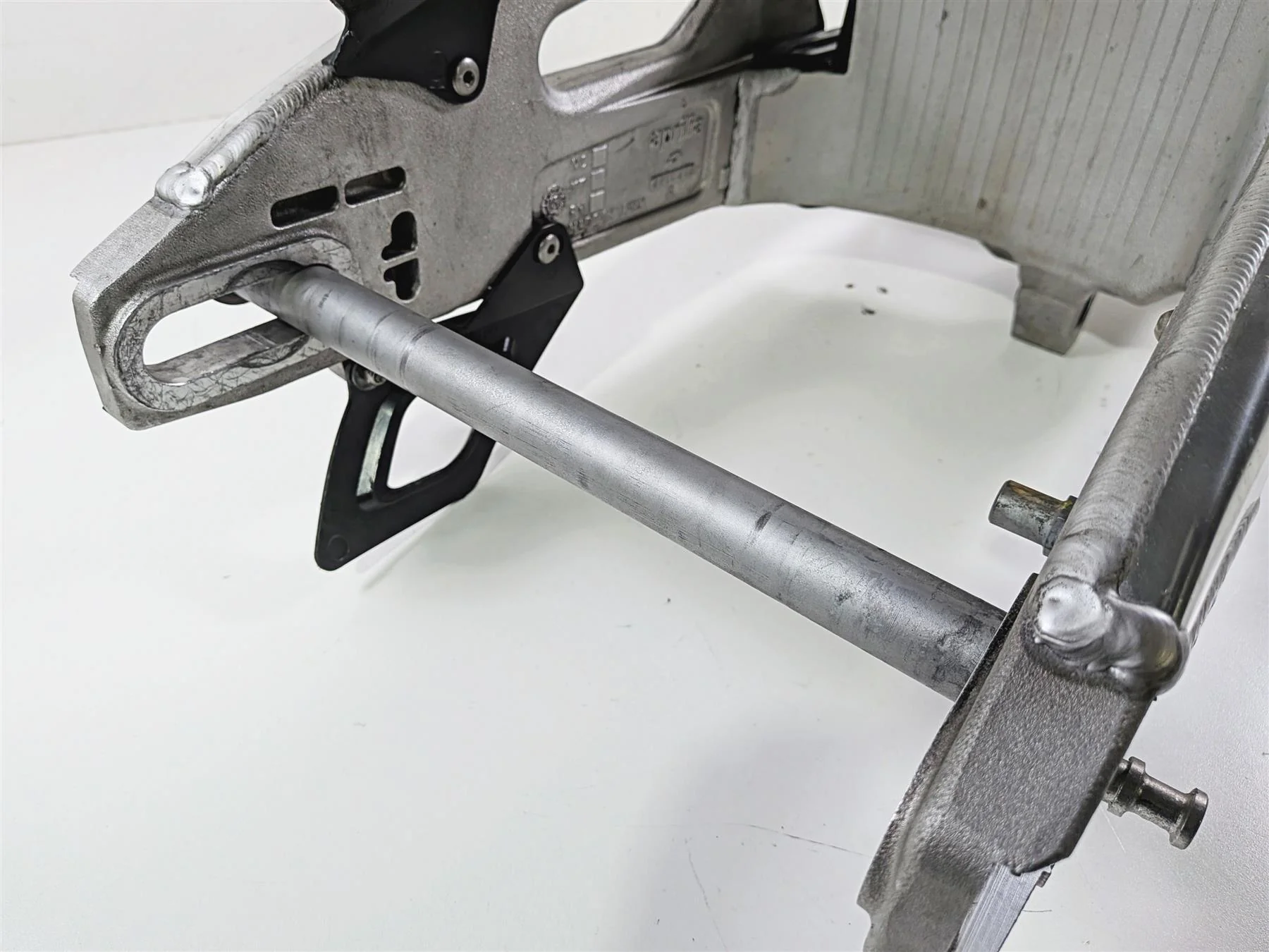2018 Aprilia RSV4 RR Rear Swingarm Swing Arm & Axle 2B001292 - Image 11