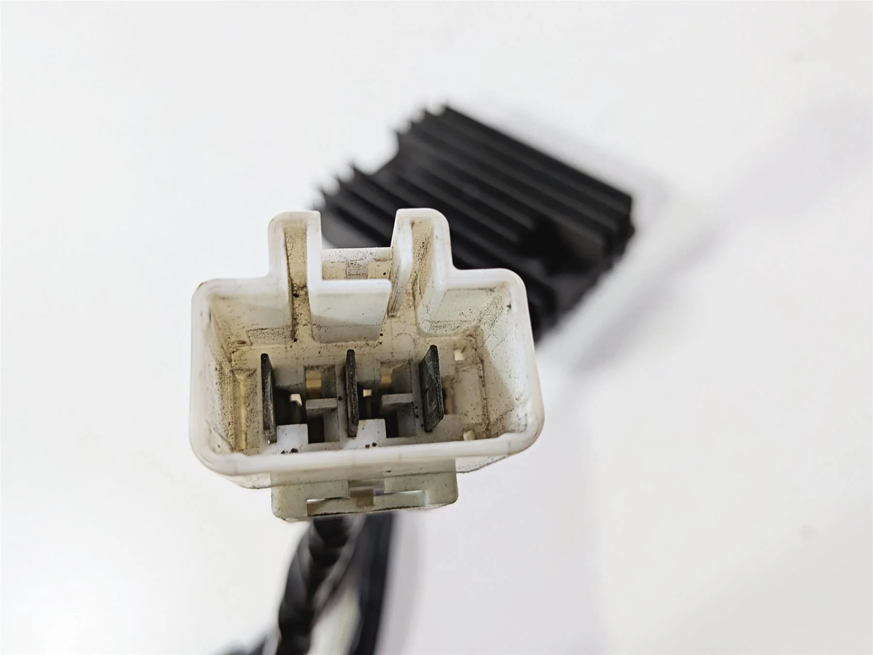 2018 Aprilia RSV4 RR Rectifier Voltage Regulator B043488 - Image 11