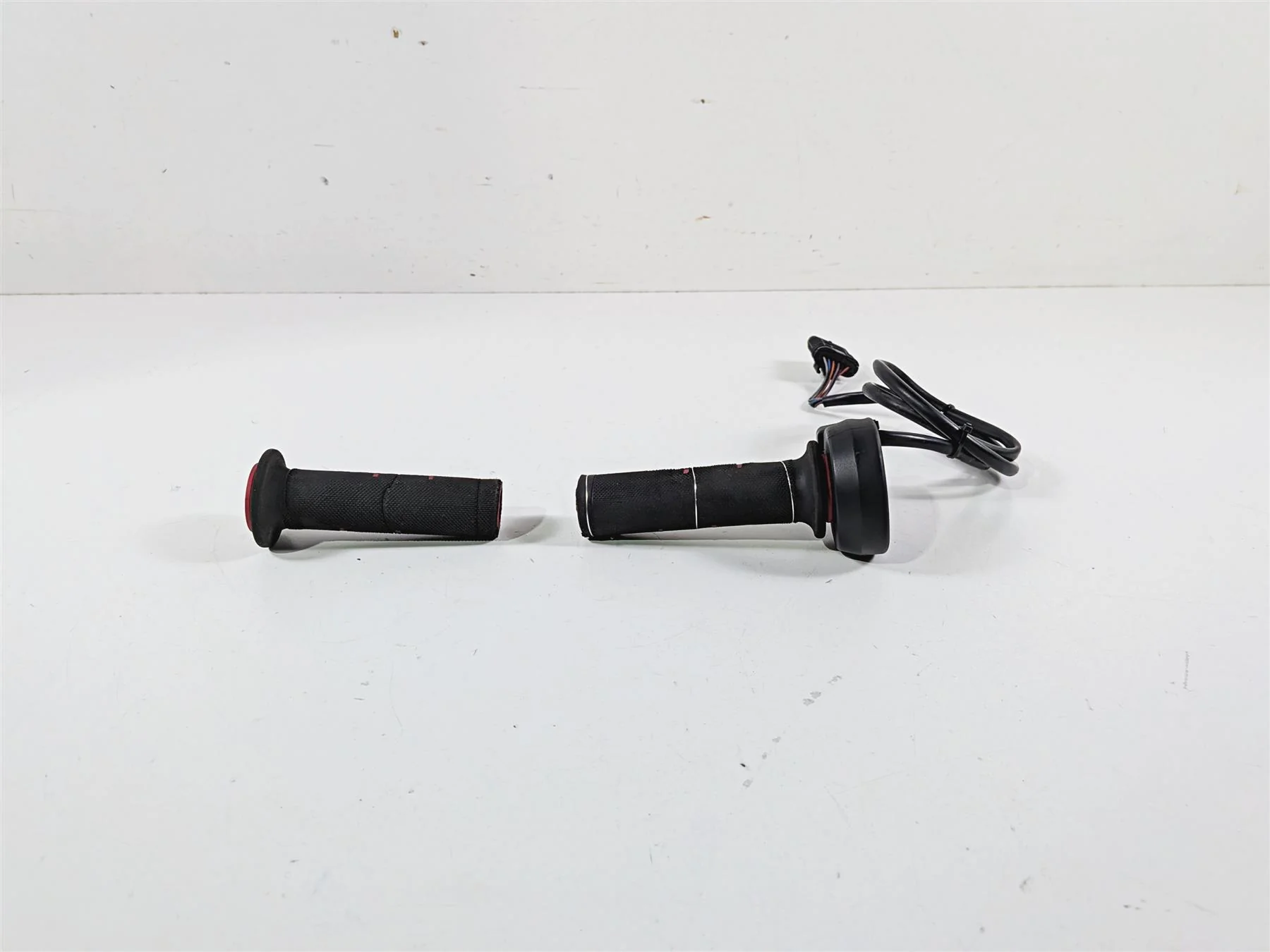 2018 Aprilia RSV4 RR Ride Fly By Wire Throttle Hand Grip 2D000095 - Image 11
