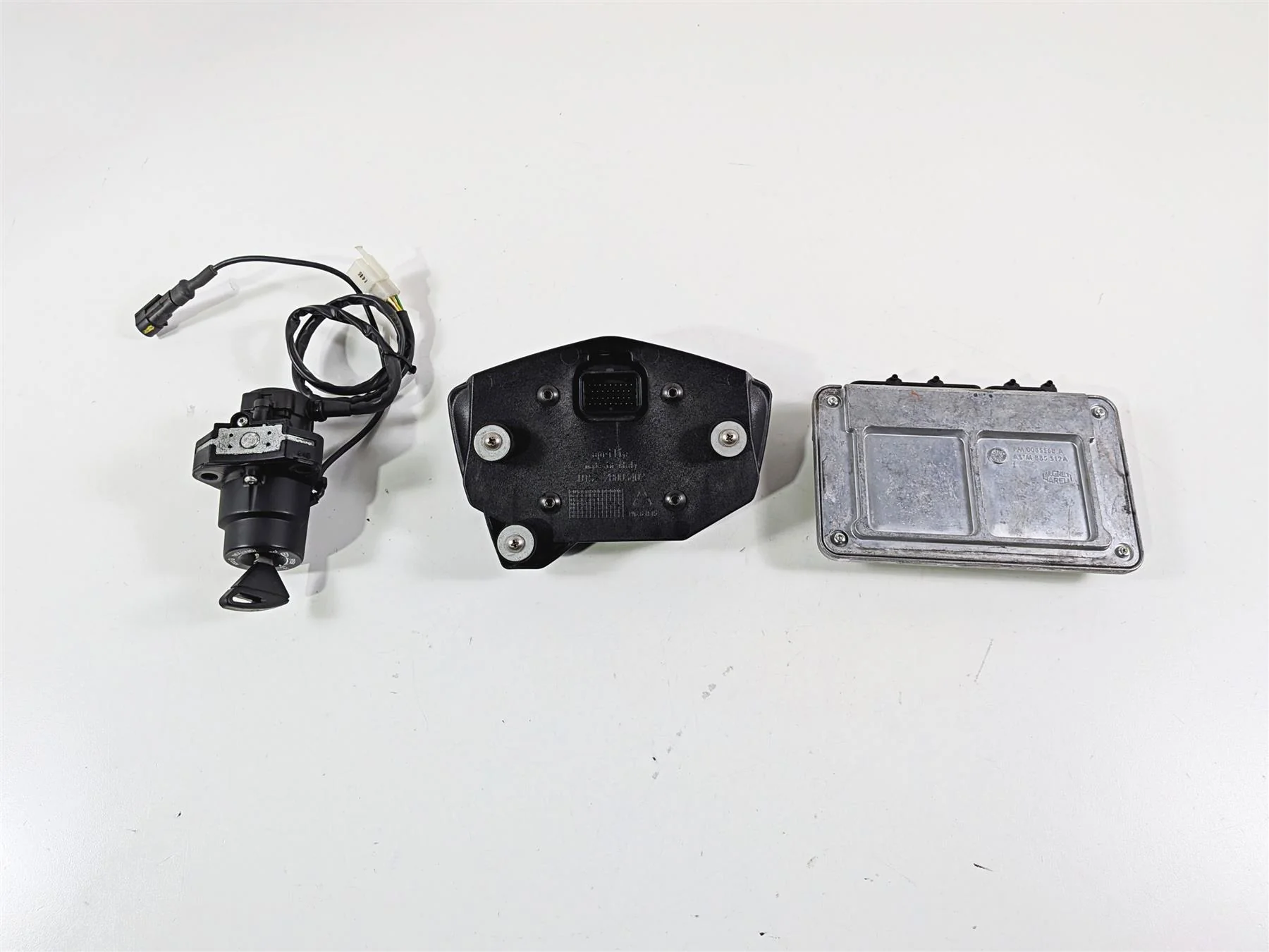 2018 Aprilia RSV4 RR Speedometer Cdi Ignition Switch Key Set 858580 2D000556 - Image 7