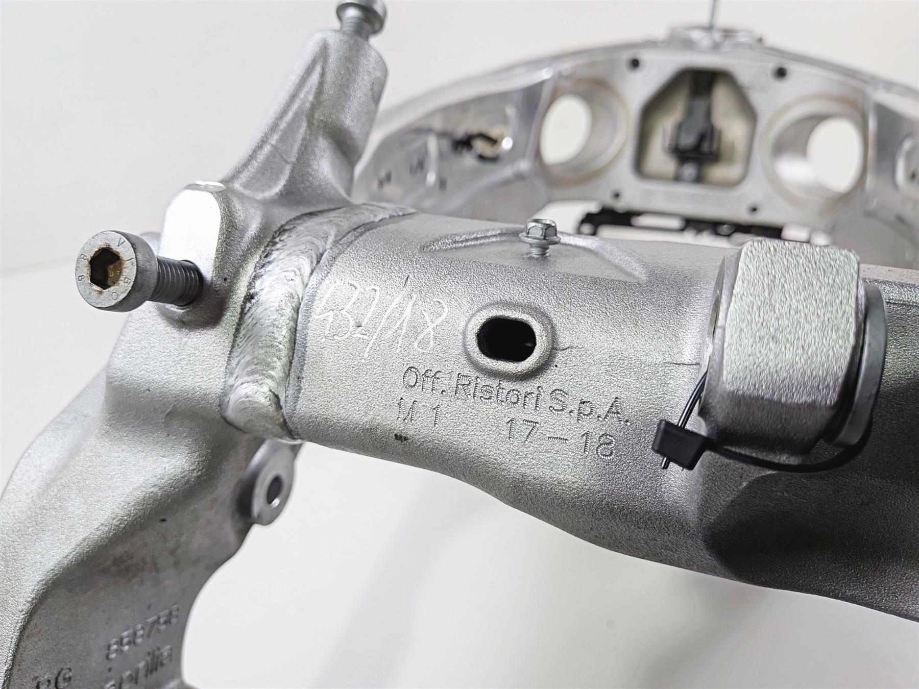 2018 Aprilia RSV4 RR Straight Main Frame Chassis With California Salvage Title 8954604 - Image 10