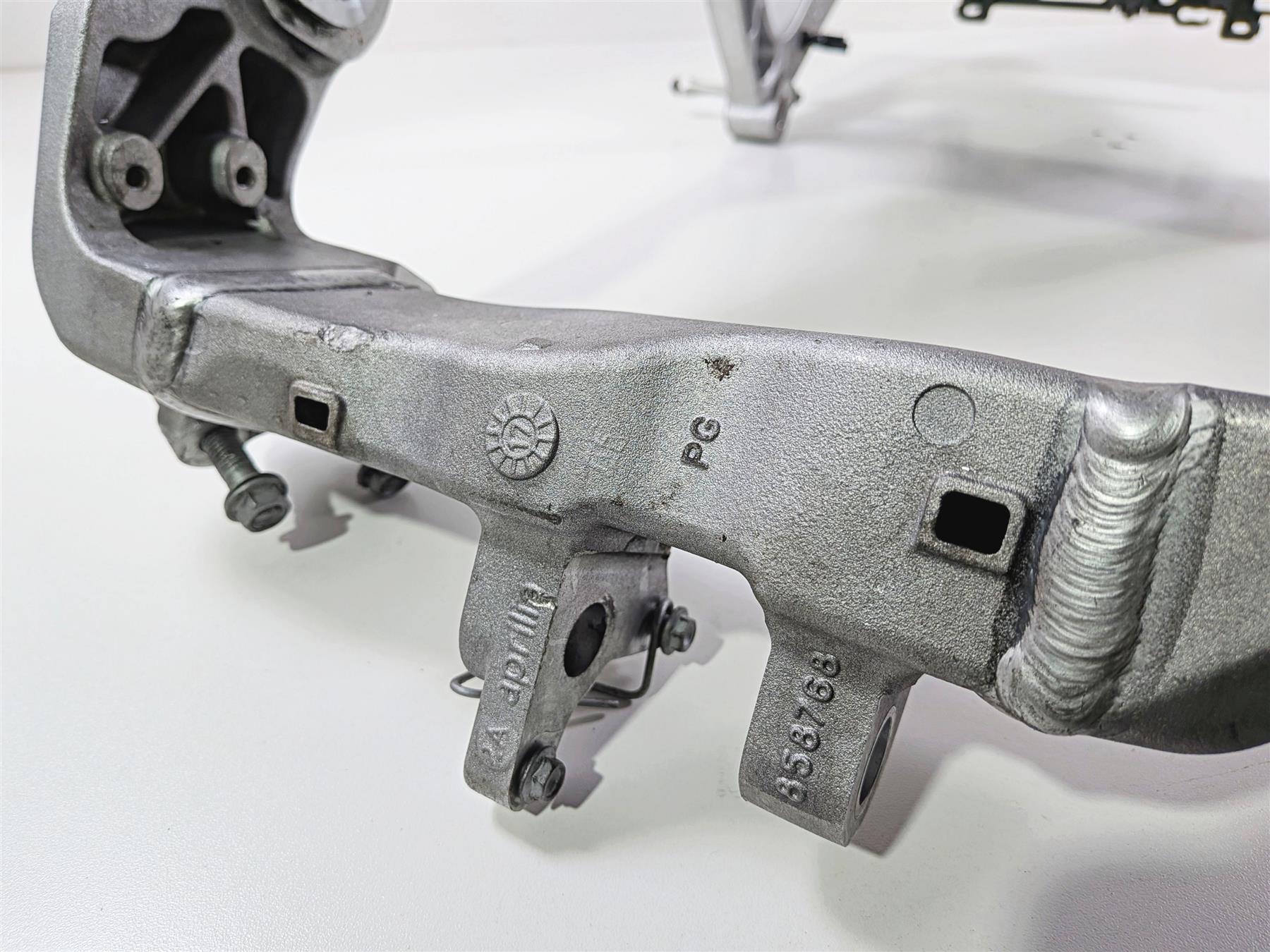 2018 Aprilia RSV4 RR Straight Main Frame Chassis With California Salvage Title 8954604 - Image 11