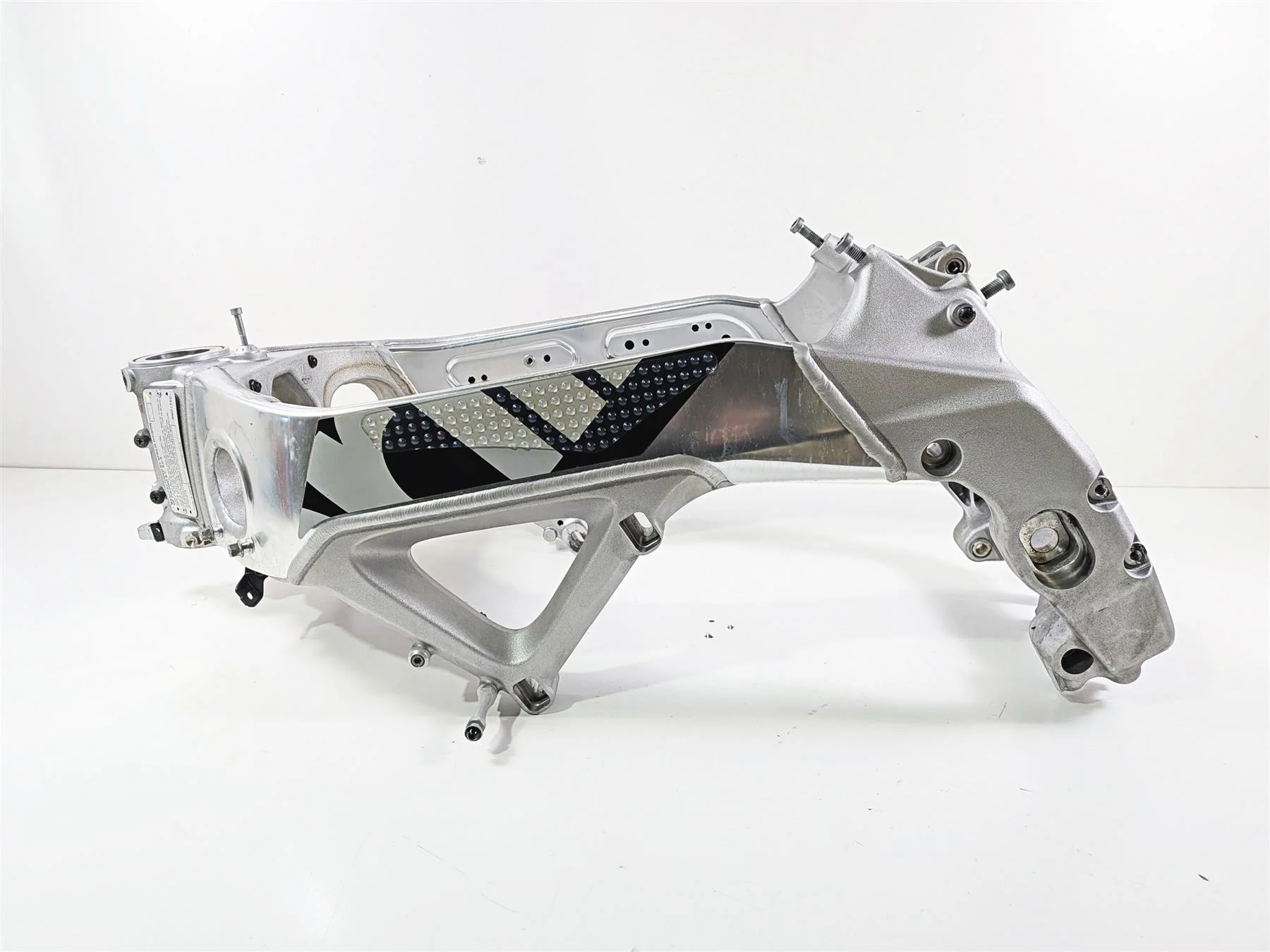 2018 Aprilia RSV4 RR Straight Main Frame Chassis With California Salvage Title 8954604 - Image 2