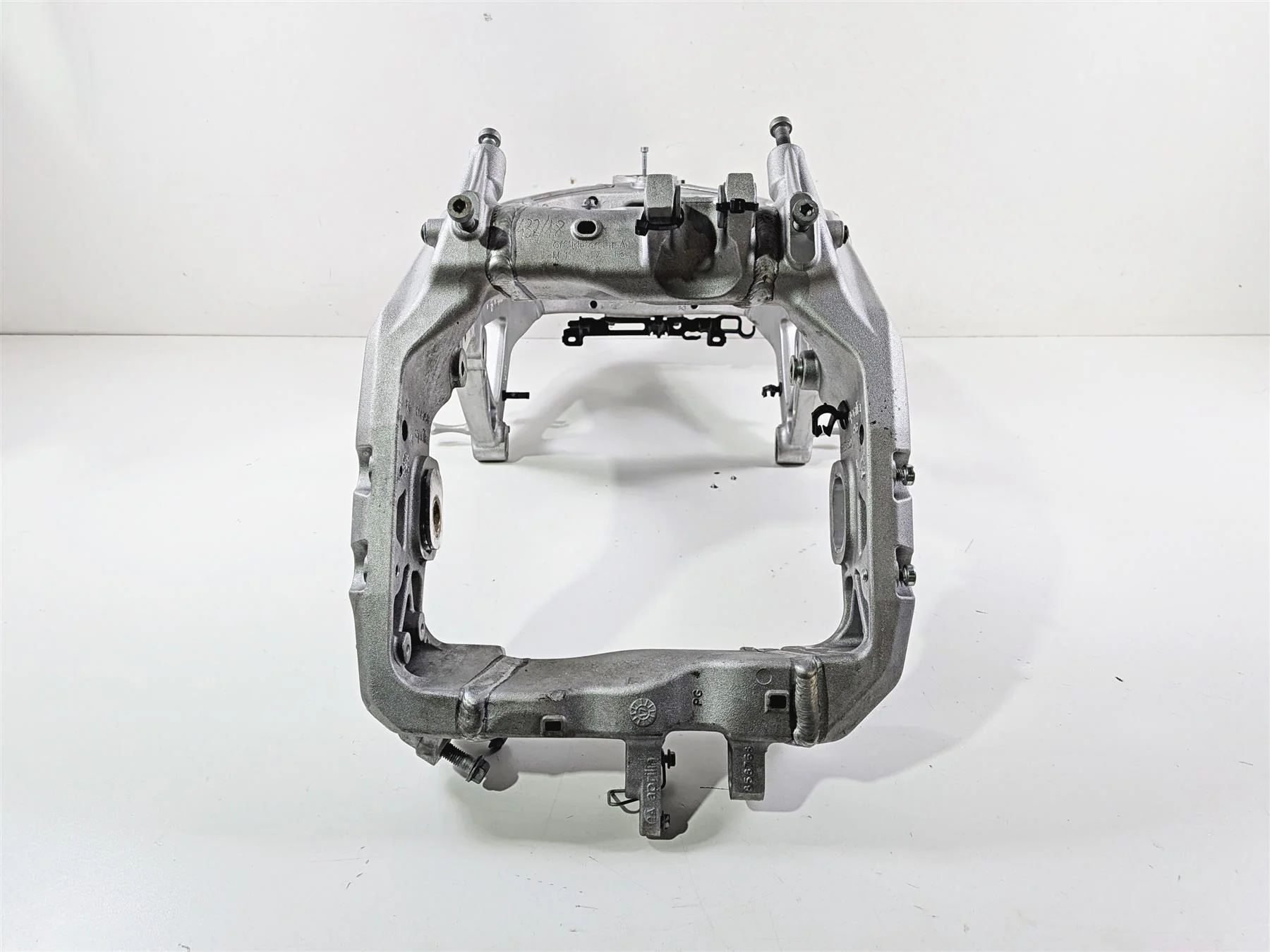 2018 Aprilia RSV4 RR Straight Main Frame Chassis With California Salvage Title 8954604 - Image 4