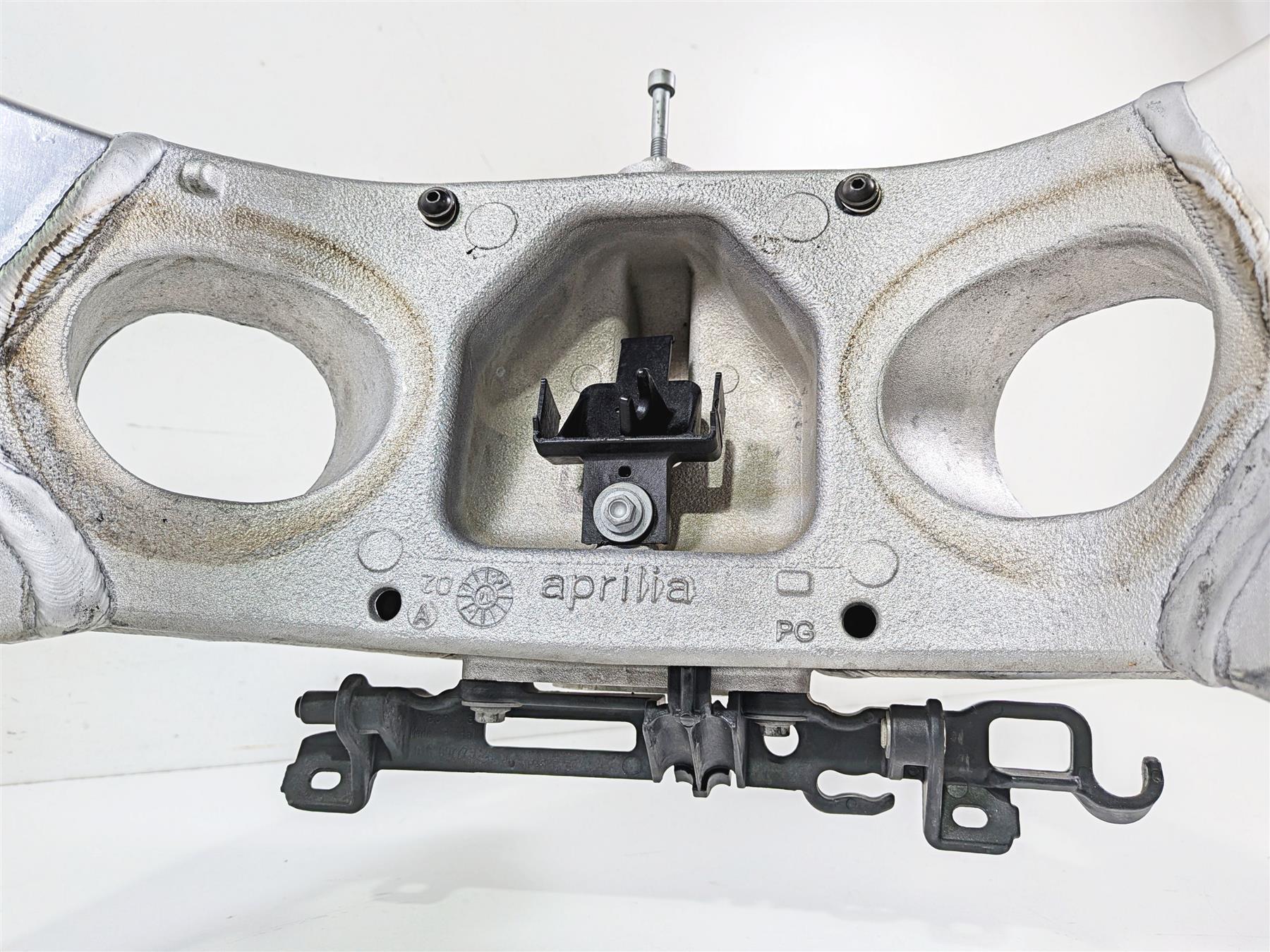 2018 Aprilia RSV4 RR Straight Main Frame Chassis With California Salvage Title 8954604 - Image 8
