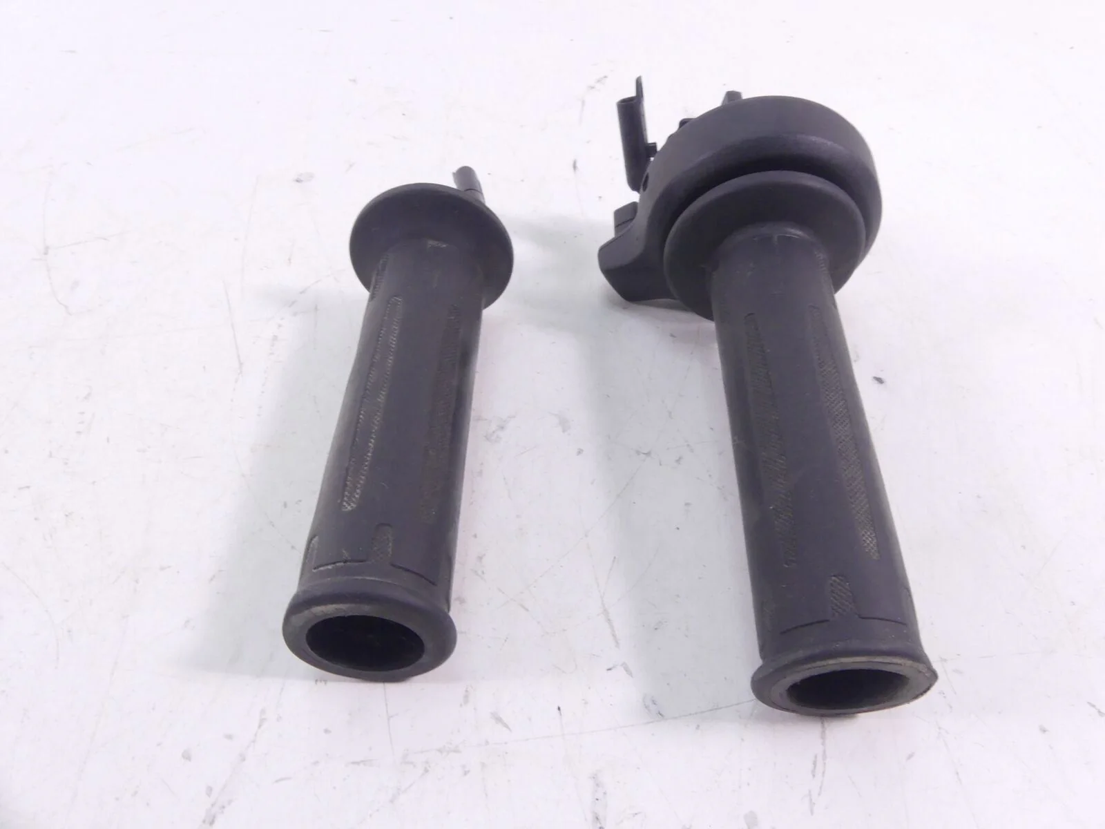 2018 BMW K1600 Bagger Heated Handle Bar E-Throttle Grip Grab Set 61318522472 - Image 2