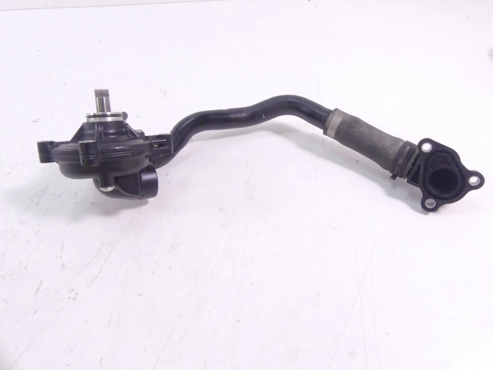 2018 BMW K1600 Bagger Water Pump + Hose 11518569272 - Image 2