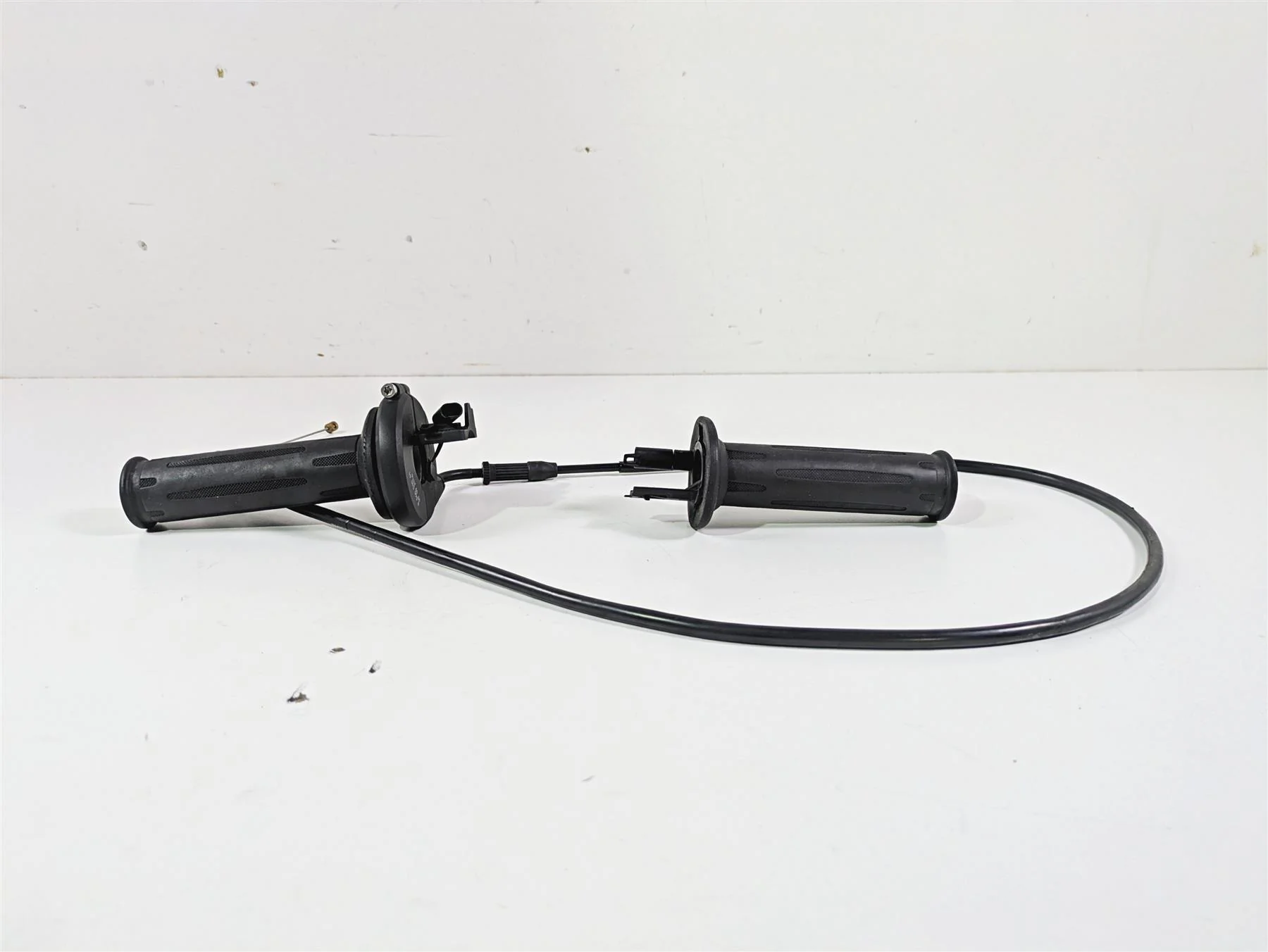 2018 BMW R nineT Urban GS K33 Heated Hand Grip Set 61318565847 61318566508 - Image 2