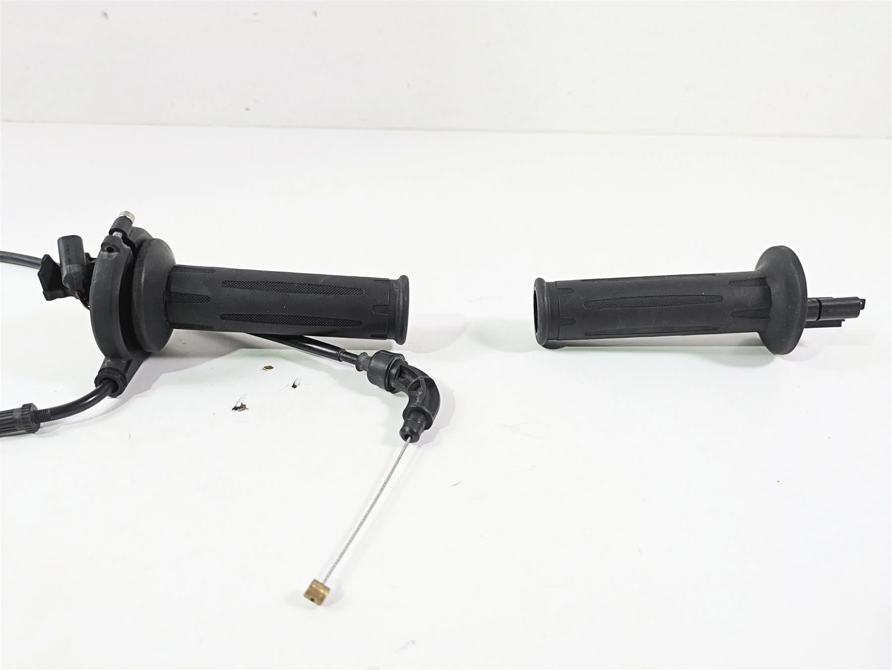 2018 BMW R nineT Urban GS K33 Heated Hand Grip Set 61318565847 61318566508 - Image 4