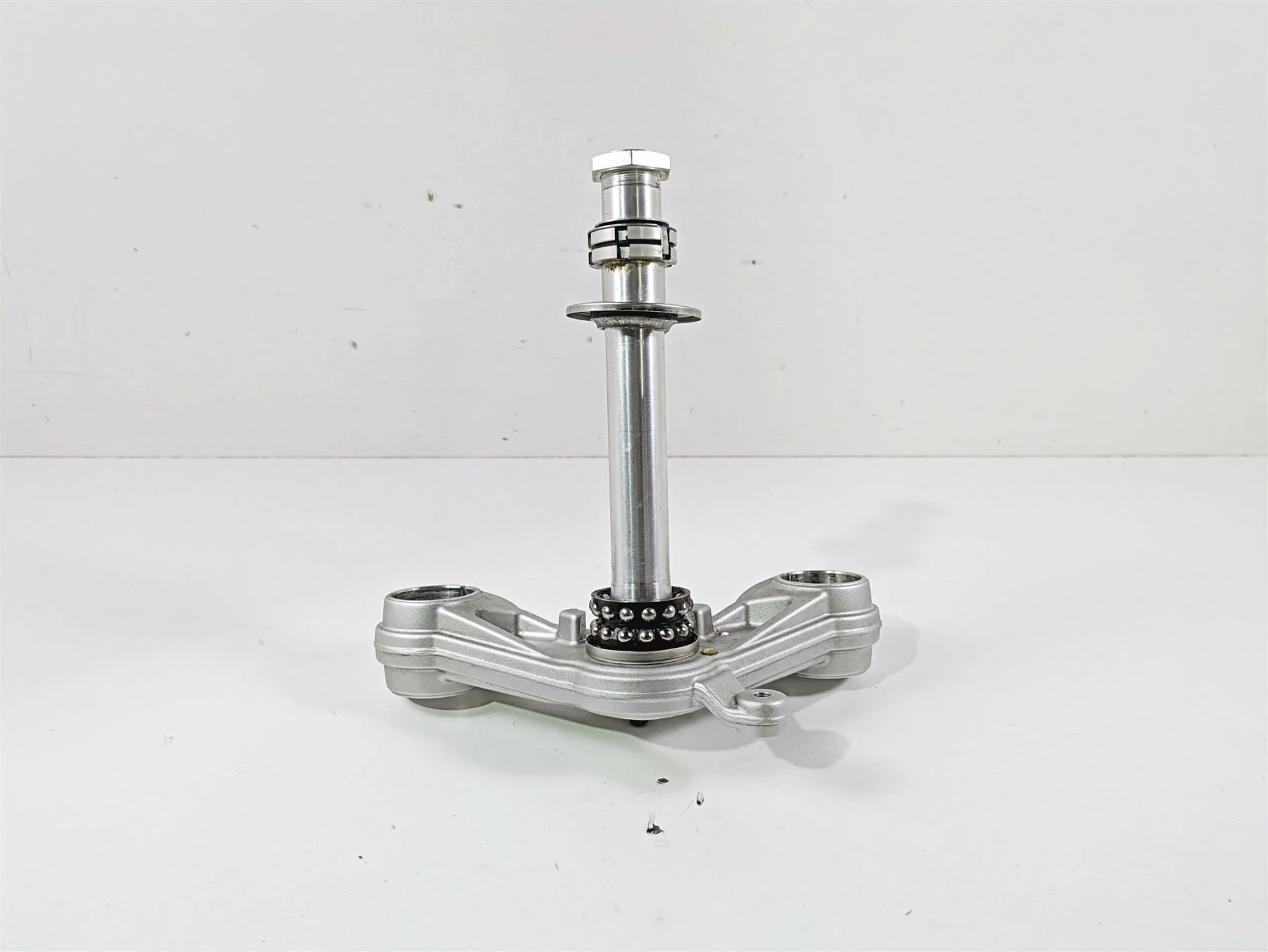 2018 BMW R nineT Urban GS K33 Lower Triple Tree Steering Clamp 31428560399 - Image 4