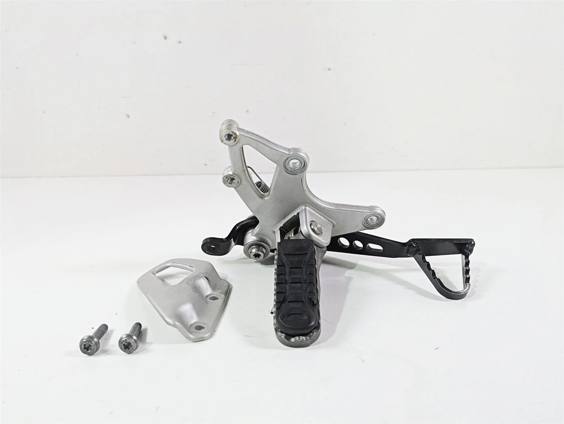 2018 BMW R nineT Urban GS K33 Right Footpeg & Brake Pedal 46718558718 - Image 2