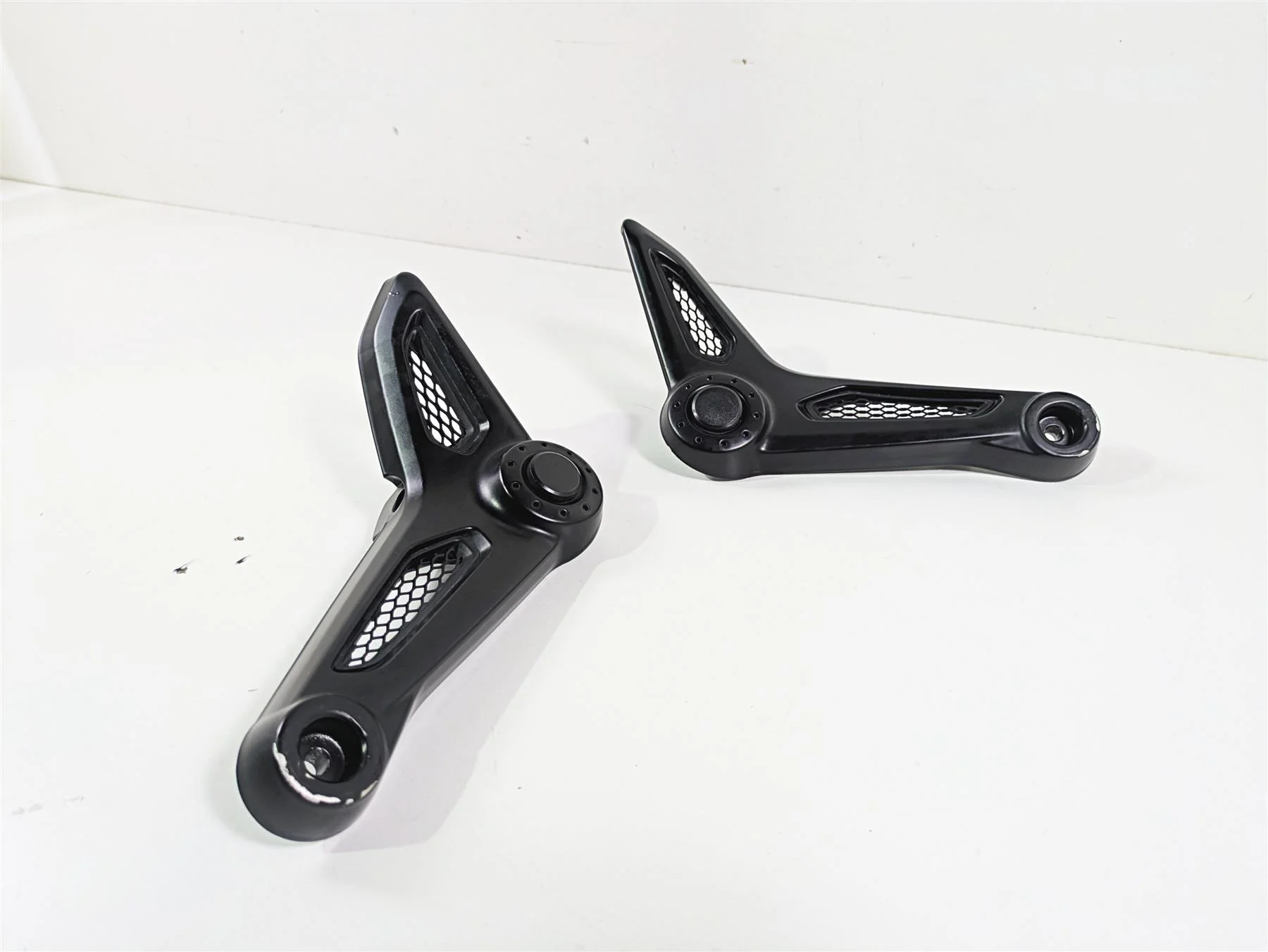 2018 BMW R nineT Urban GS K33 Seat Support Bracket Set 46638531189 46638531190 - Image 12
