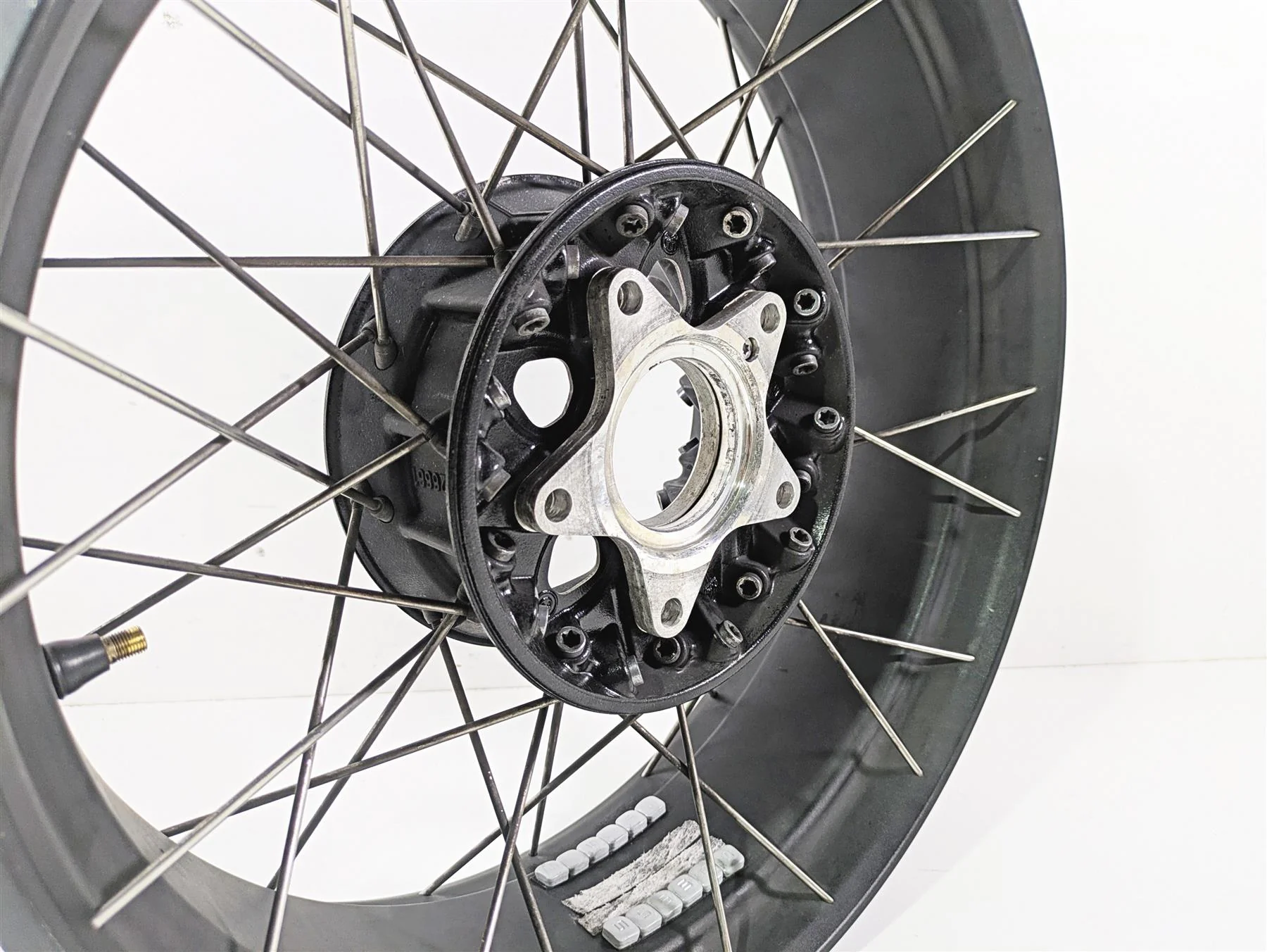 2018 BMW R nineT Urban GS K33 Straight 17x4.5 Rear Wheel Spoke Rim 36318562513 - Image 4