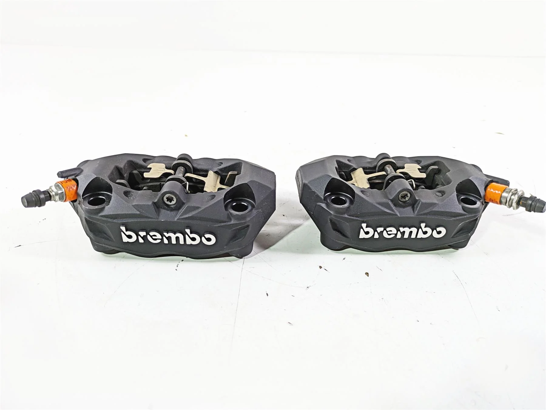 2018  BMW R1200GS GSW K50 Brembo Front Brake Caliper Set 34118556205 34118556206