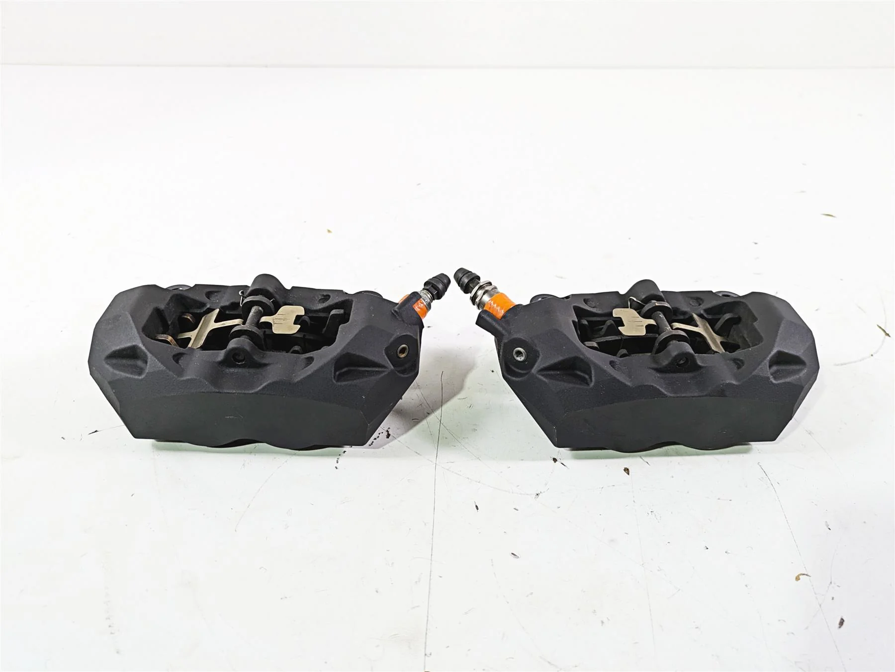 2018  BMW R1200GS GSW K50 Brembo Front Brake Caliper Set 34118556205 34118556206 - Image 3