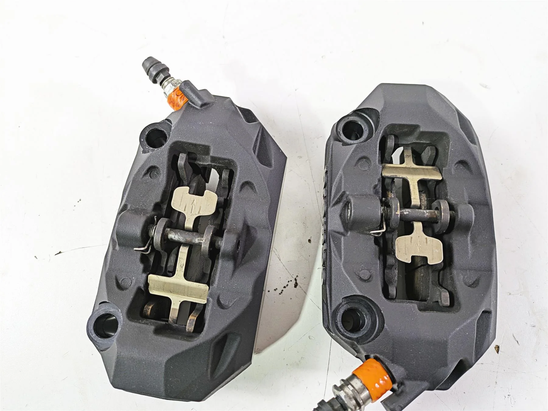 2018  BMW R1200GS GSW K50 Brembo Front Brake Caliper Set 34118556205 34118556206 - Image 5
