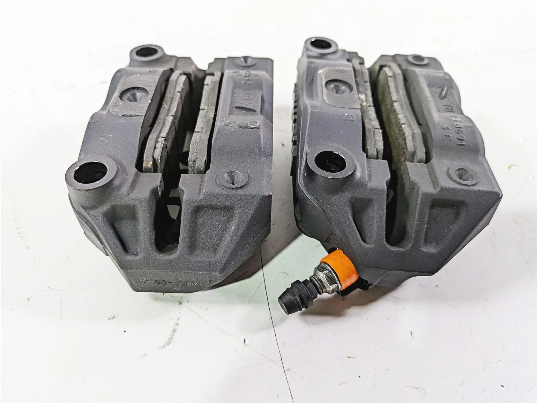 2018  BMW R1200GS GSW K50 Brembo Front Brake Caliper Set 34118556205 34118556206 - Image 8