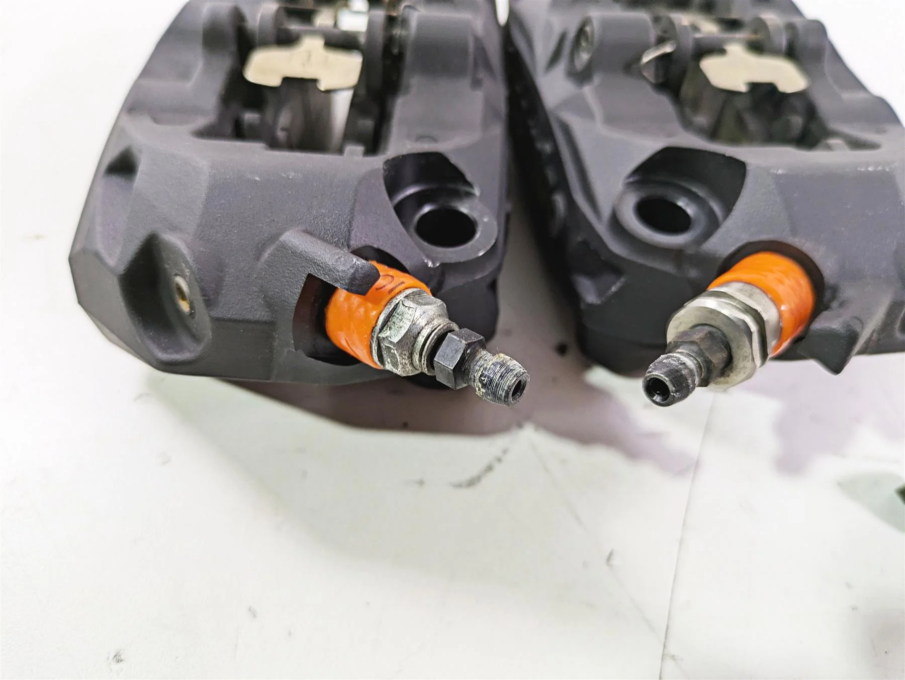 2018  BMW R1200GS GSW K50 Brembo Front Brake Caliper Set 34118556205 34118556206 - Image 9