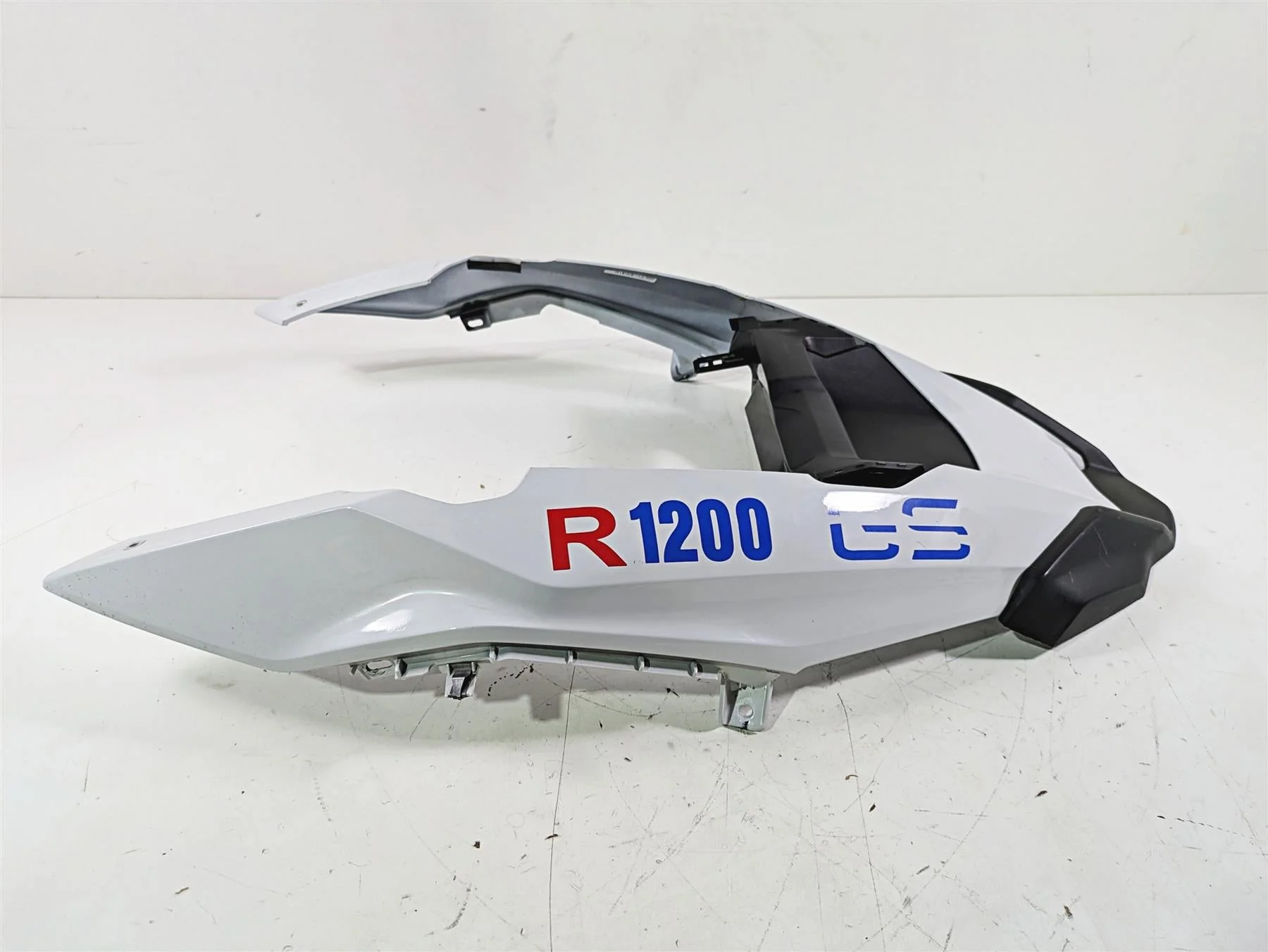 2018  BMW R1200GS GSW K50 Front Upper Fender 46618560646 - Image 3