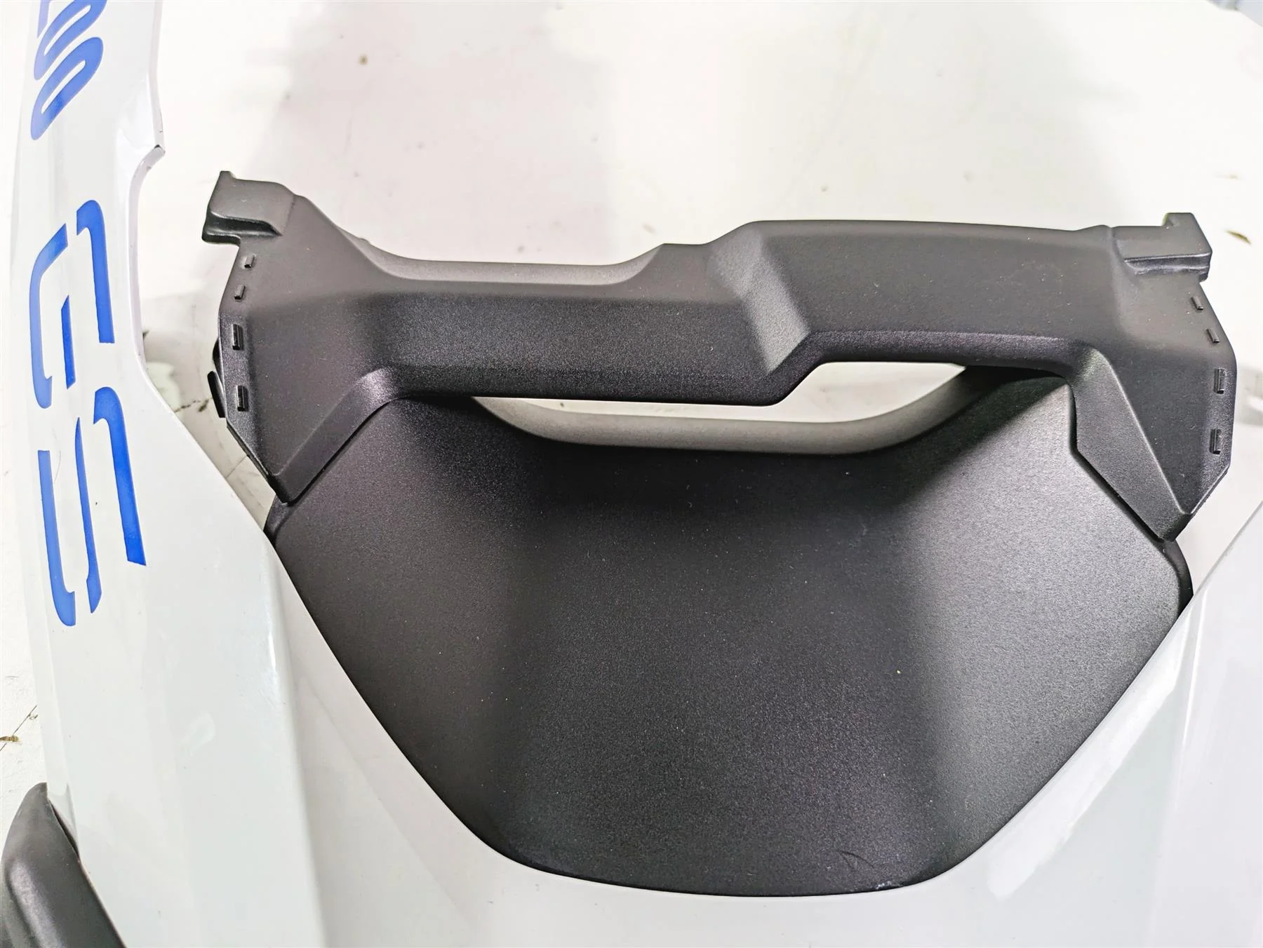 2018  BMW R1200GS GSW K50 Front Upper Fender 46618560646 - Image 9