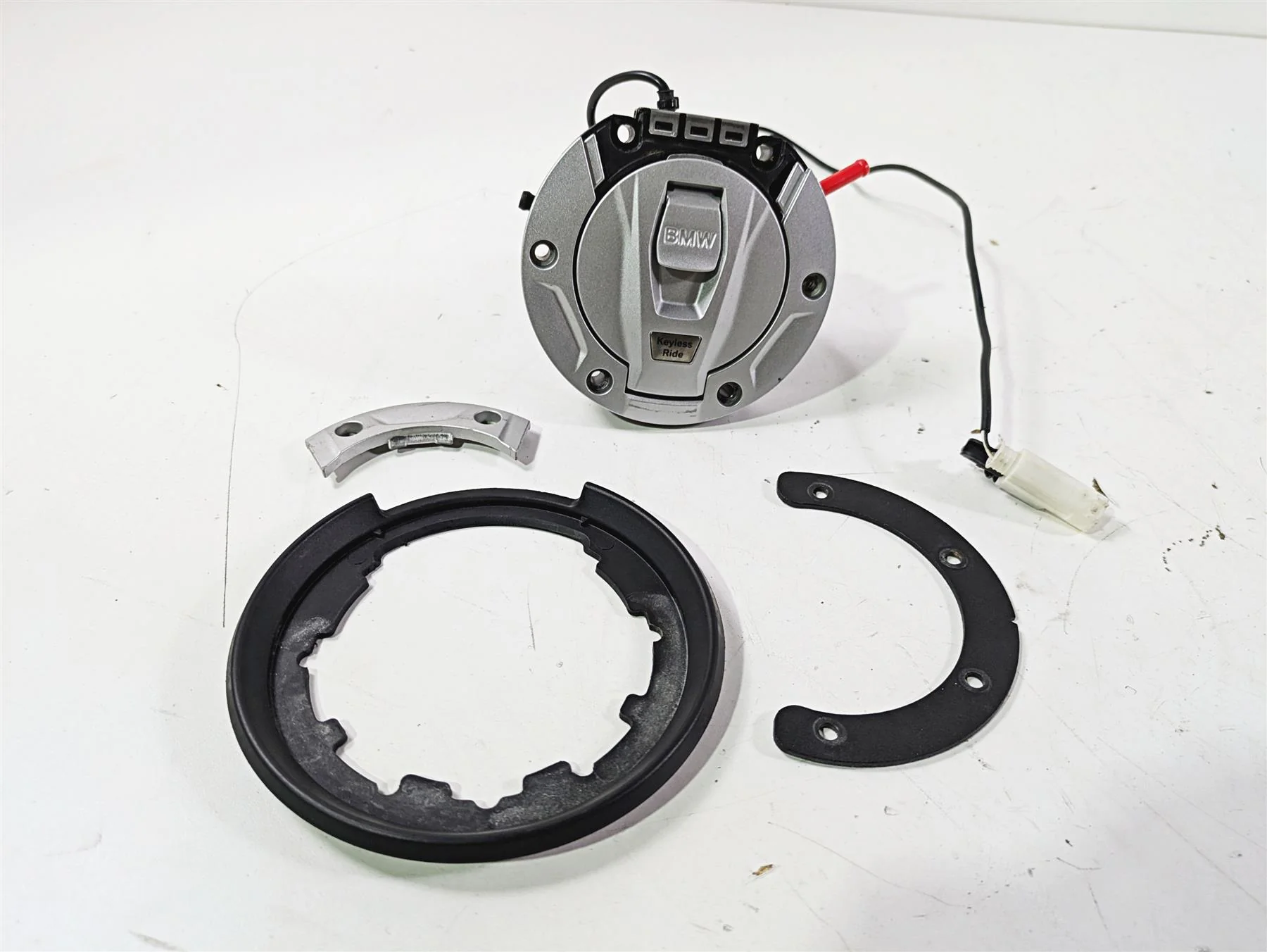 2018  BMW R1200GS GSW K50 Keyless Ride Fuel Gas Tank Cap 16118531632 - Image 9