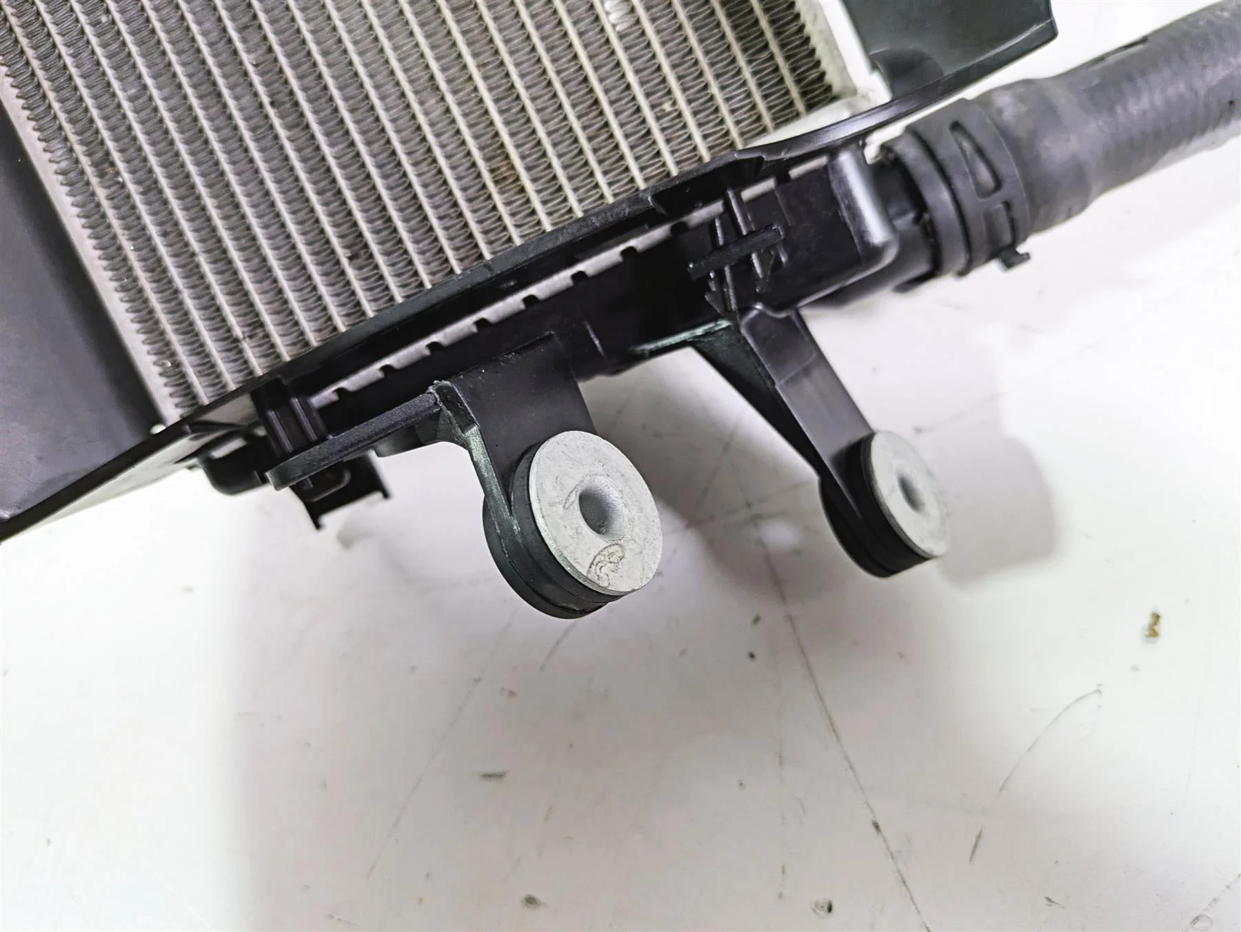2018  BMW R1200GS GSW K50 Left Radiator + Thermostat Fan & Cover Set 17118546408 - Image 10