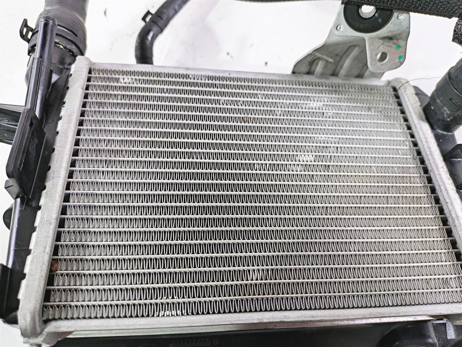 2018  BMW R1200GS GSW K50 Left Radiator + Thermostat Fan & Cover Set 17118546408 - Image 5