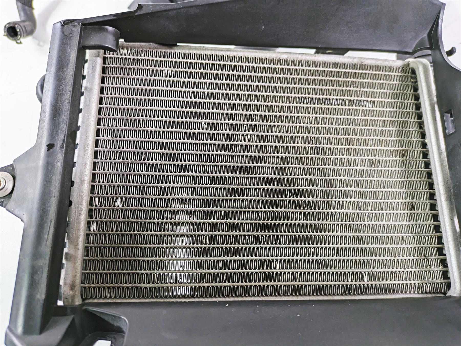 2018  BMW R1200GS GSW K50 Left Radiator + Thermostat Fan & Cover Set 17118546408 - Image 8
