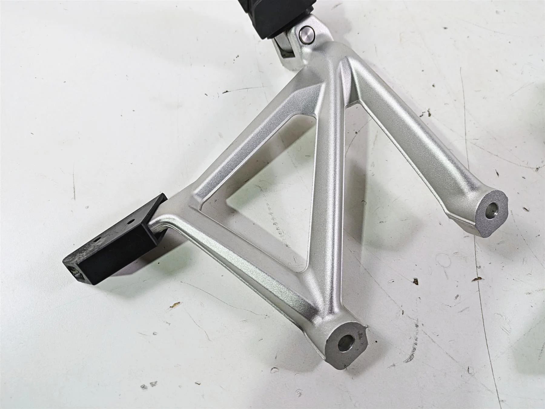 2018  BMW R1200GS GSW K50 Rear Passenger Footpeg Set 46718528793 46718528794 - Image 6