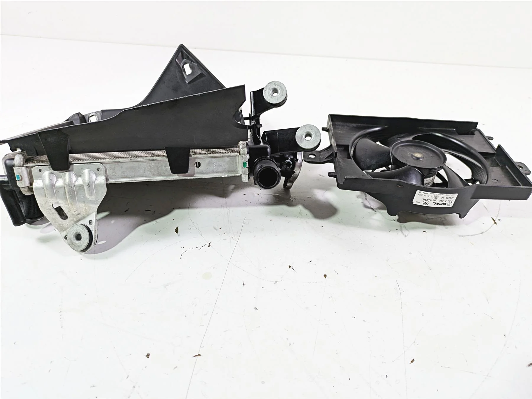 2018  BMW R1200GS GSW K50 Right Radiator + Reservoir Fan & Cover Set 17118546416 - Image 4