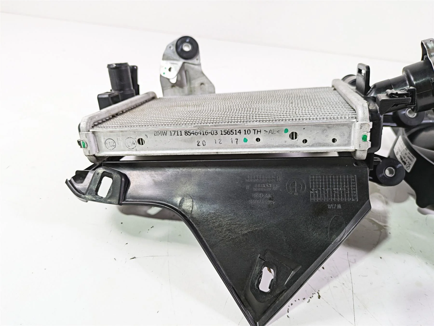 2018  BMW R1200GS GSW K50 Right Radiator + Reservoir Fan & Cover Set 17118546416 - Image 6