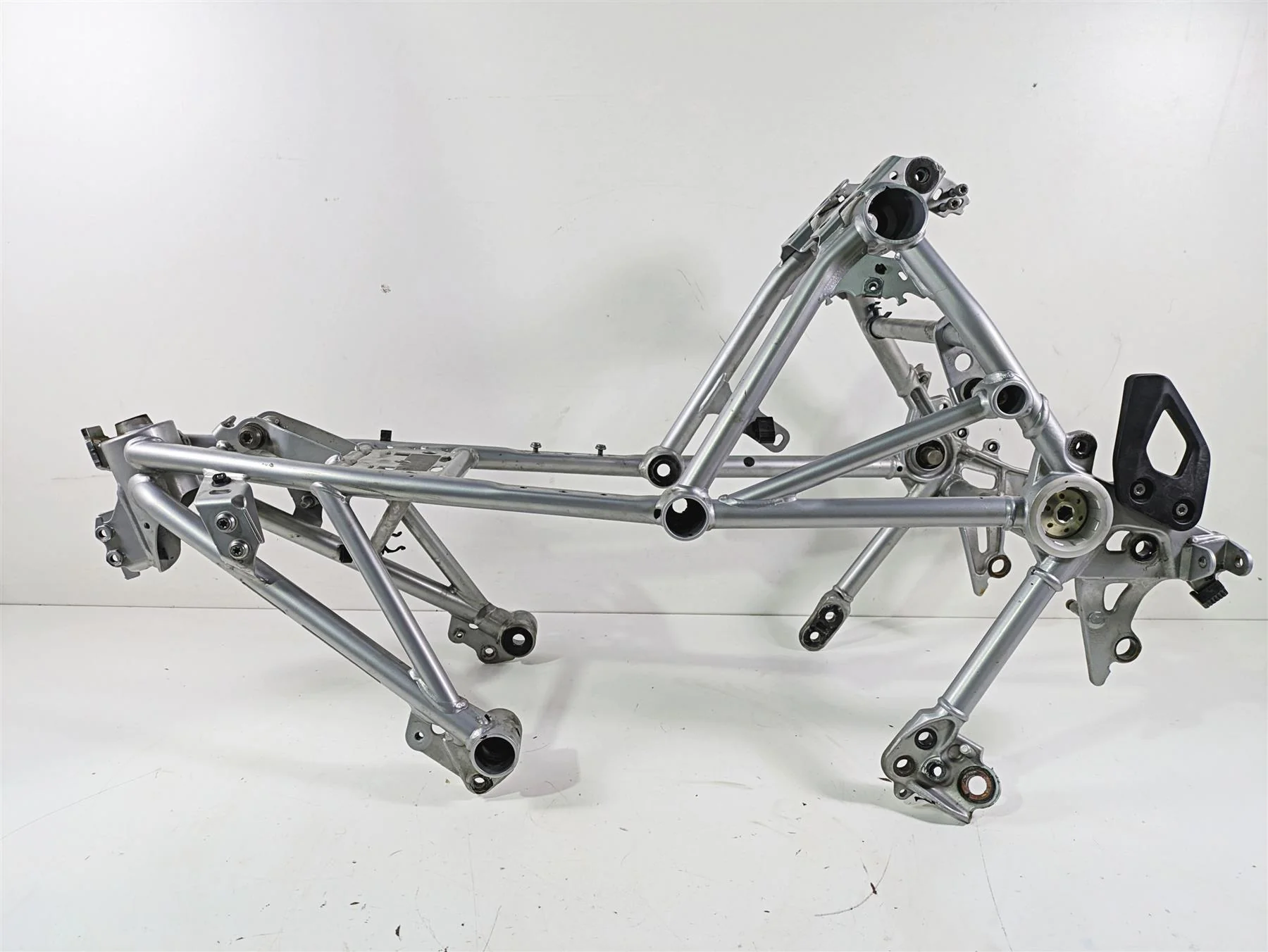 2018  BMW R1200GS GSW K50 Straight Main Frame Chassis With South Carolina Salvage Title -  46519444971 - Image 3