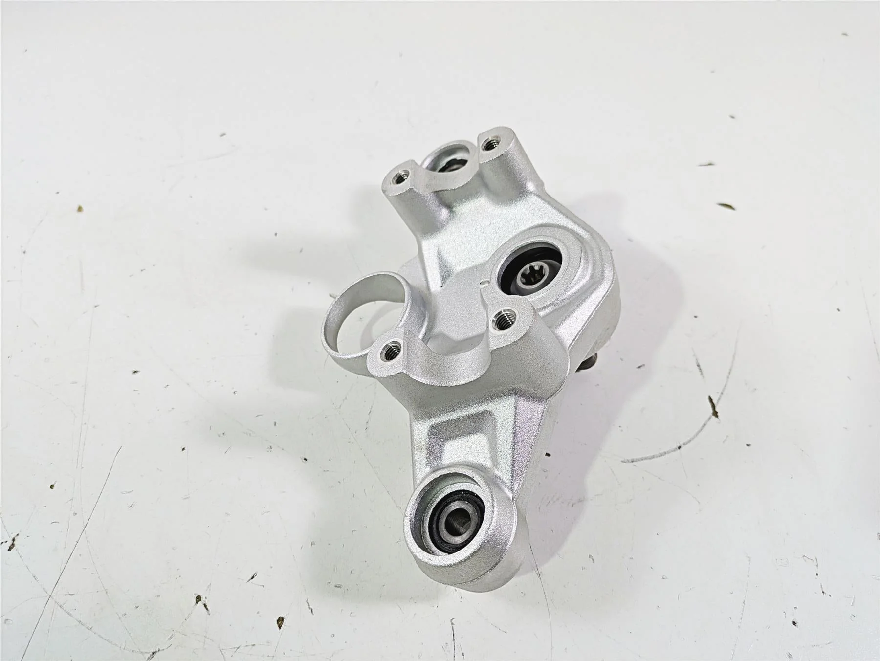 2018  BMW R1200GS GSW K50 Upper Triple Tree Steering Clamp 31428555849 - Image 4