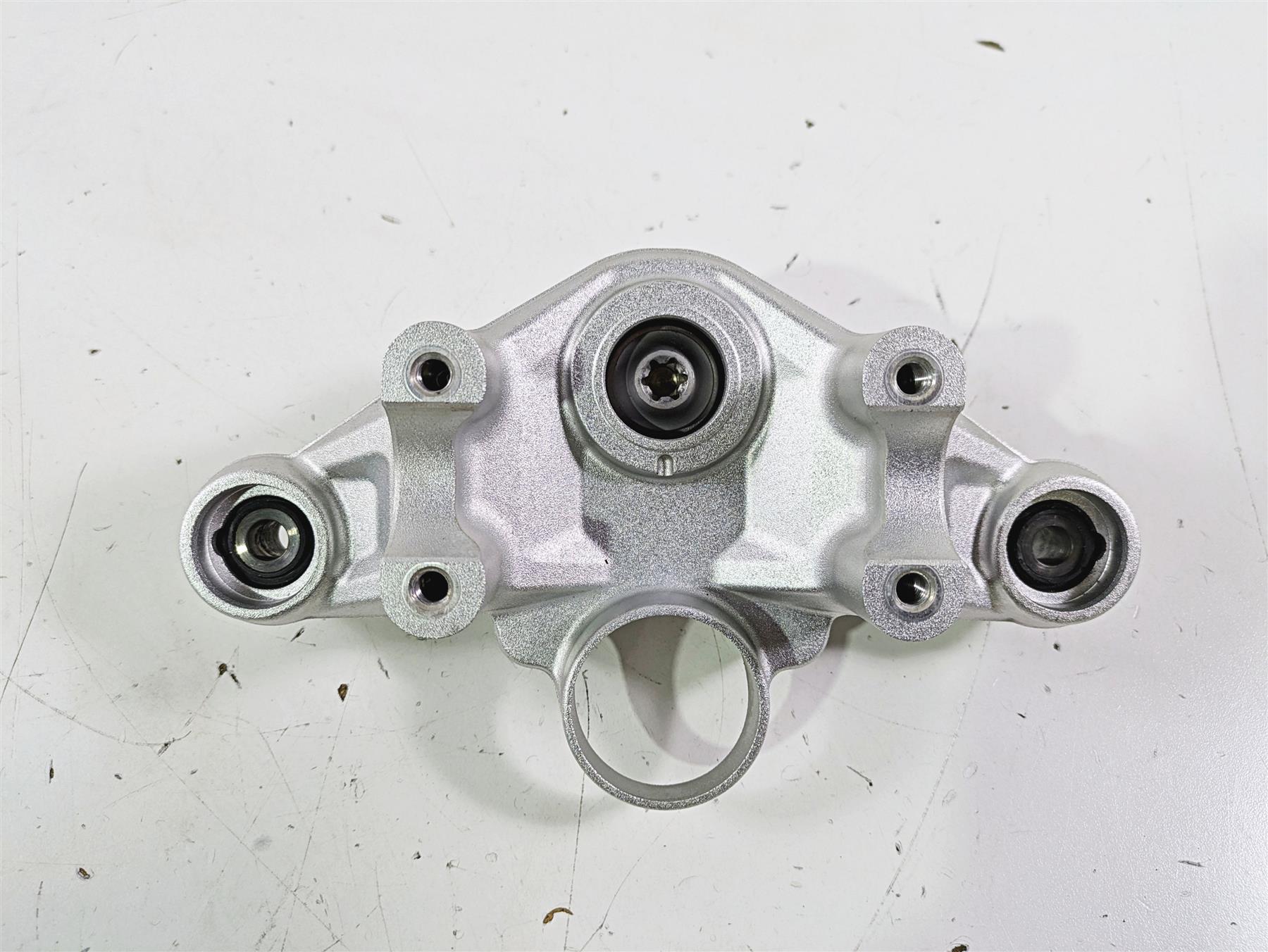 2018  BMW R1200GS GSW K50 Upper Triple Tree Steering Clamp 31428555849 - Image 5