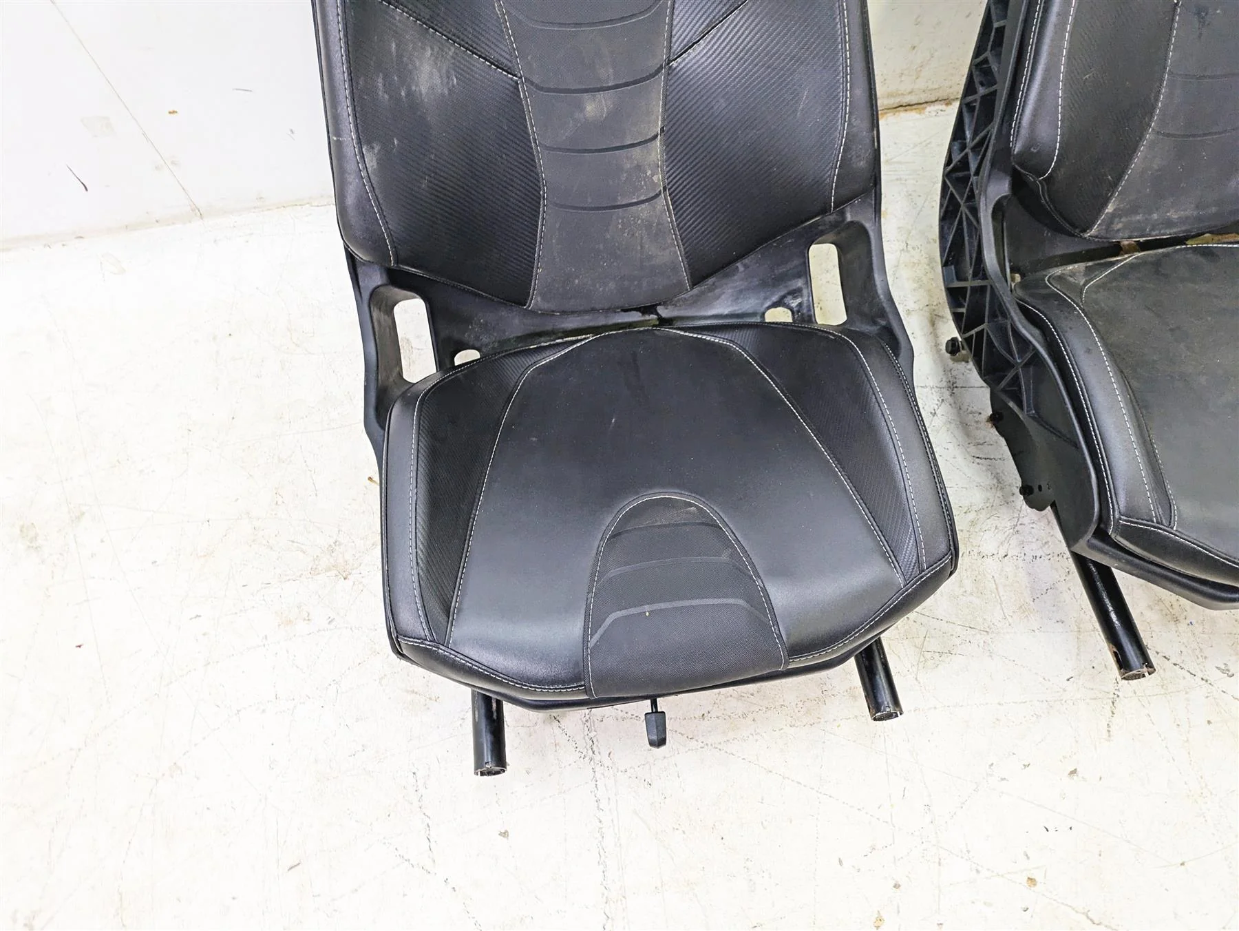 2018 Can Am Maverick X3 XRC Turbo R Driver Passenger Seat Set 708002065 - Image 3