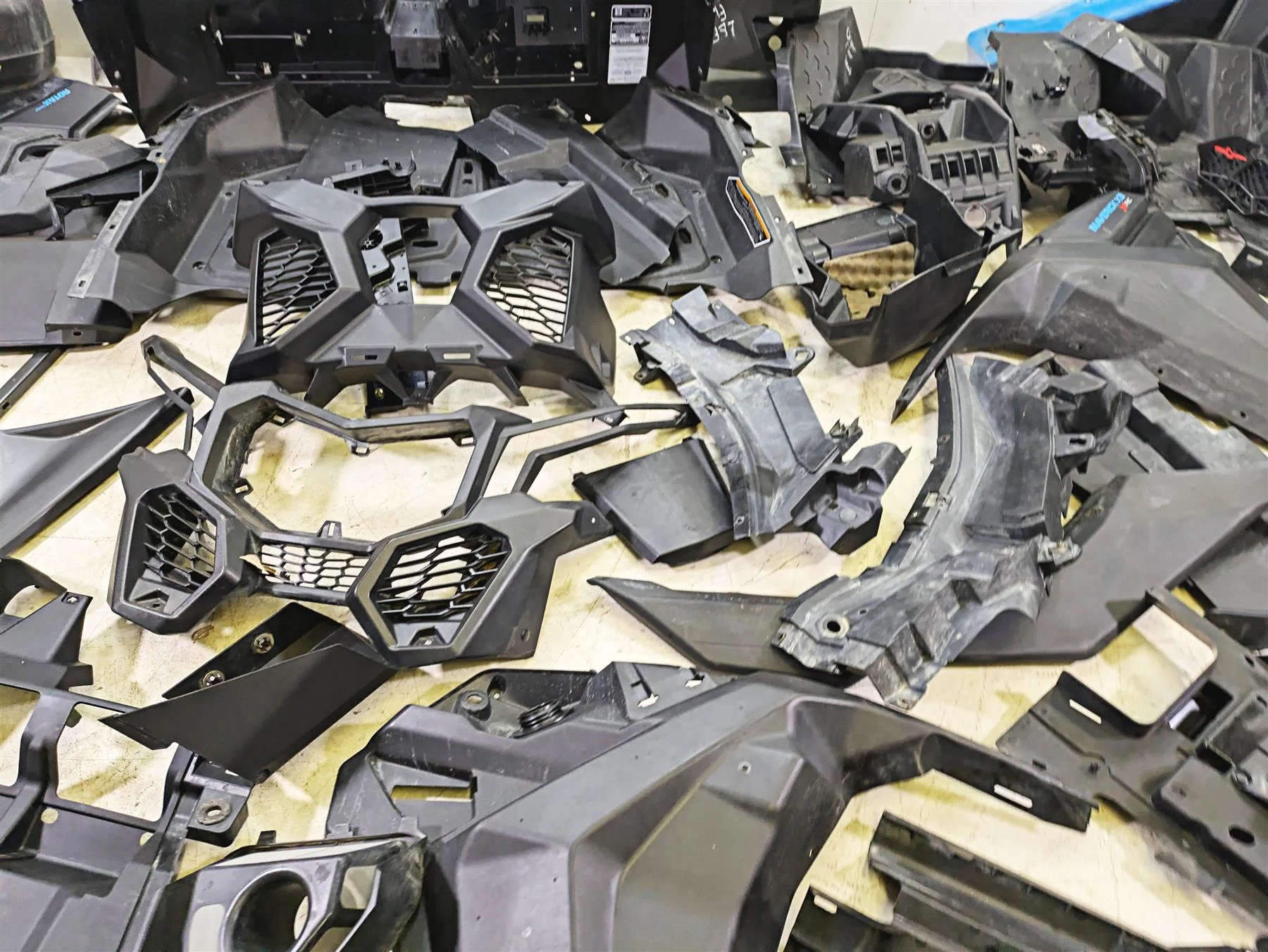 2018 Can Am Maverick X3 XRC Turbo R Plastic Fairing Panels Alu Top 715002900 - Image 8