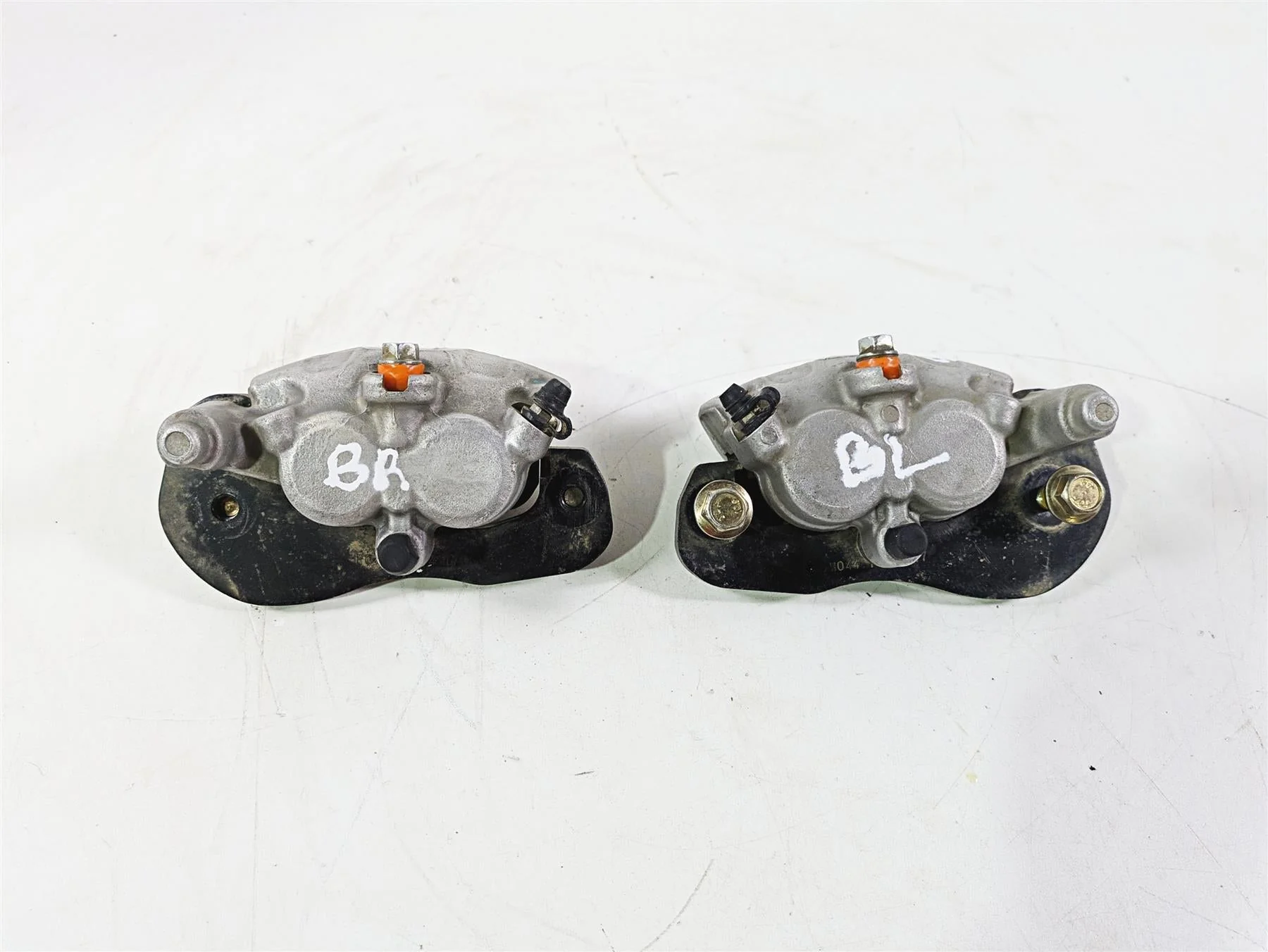 2018 Can Am Maverick X3 XRC Turbo R Rear Brake Caliper Set 705601514 705601515
