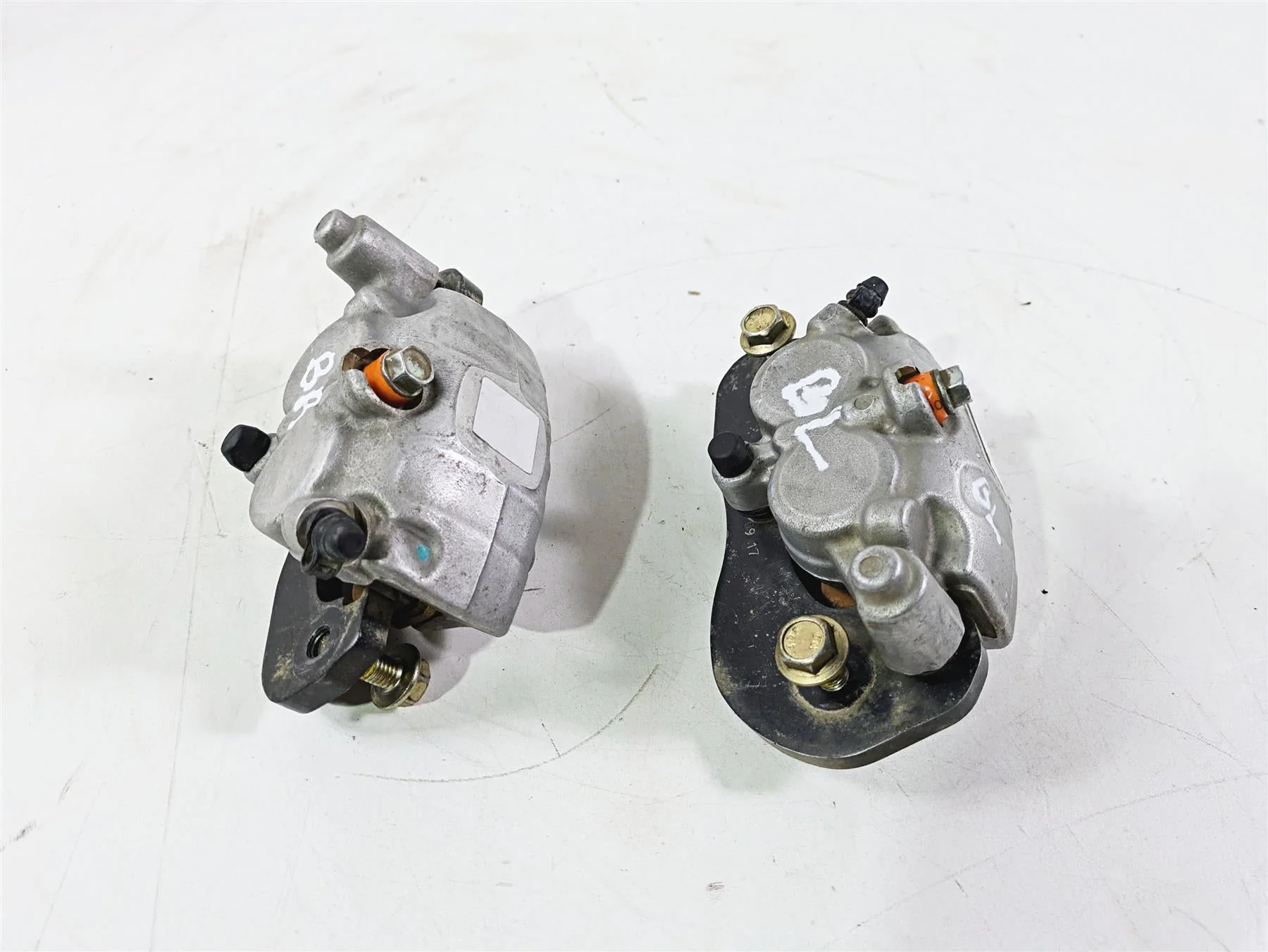 2018 Can Am Maverick X3 XRC Turbo R Rear Brake Caliper Set 705601514 705601515 - Image 2