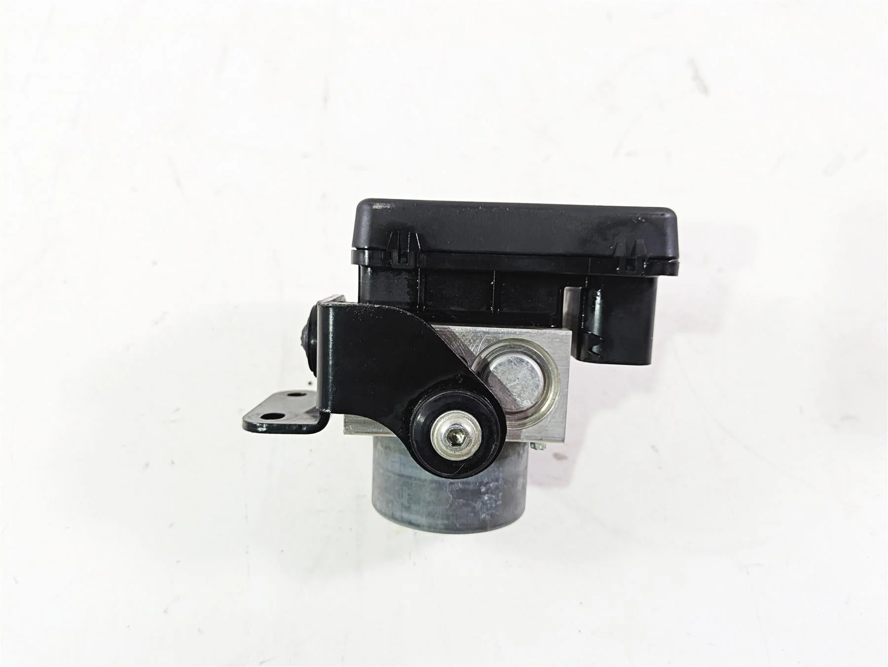 2018 Ducati Hypermotard 939 SP Abs Brake Pump Module Unit 54240402A - Image 8