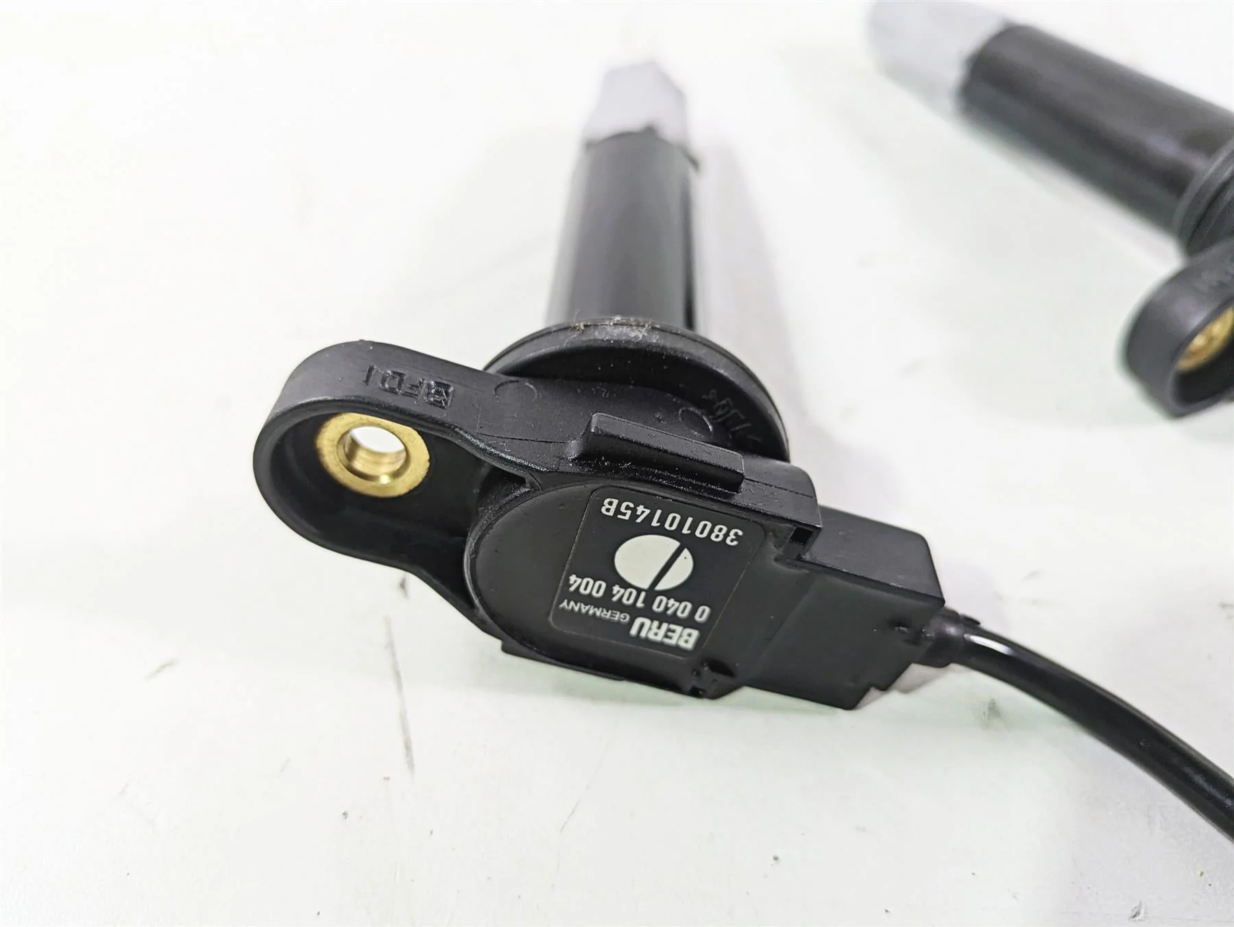 2018 Ducati Hypermotard 939 SP Beru Ignition Coil Set 38010145B - Image 10