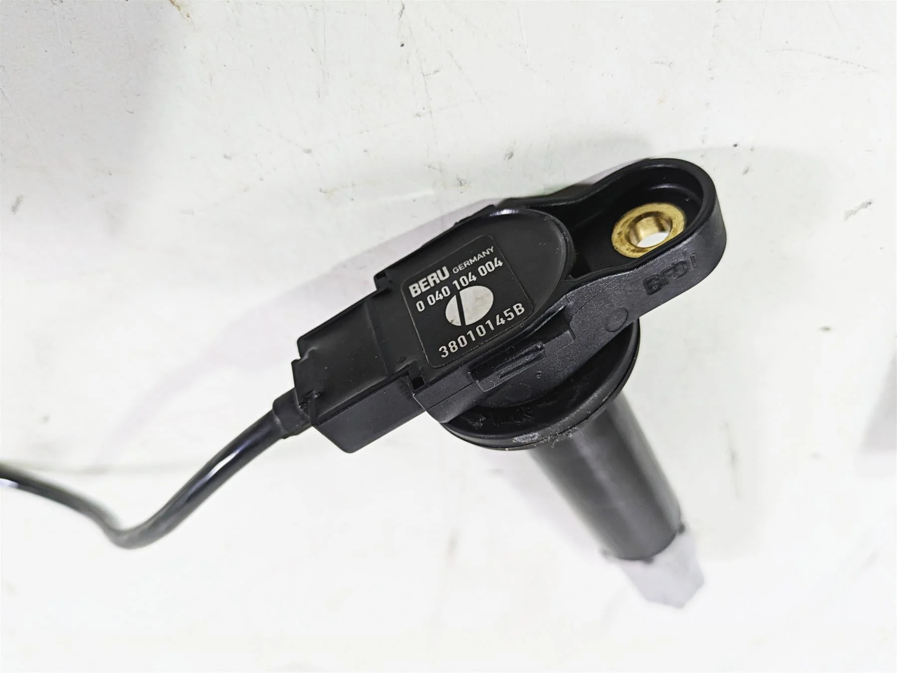 2018 Ducati Hypermotard 939 SP Beru Ignition Coil Set 38010145B - Image 9