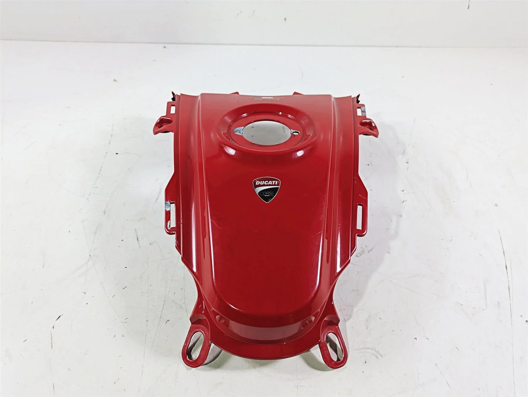2018 Ducati Hypermotard 939 SP Center Tank Fairing Cover 480P5672E - Image 2